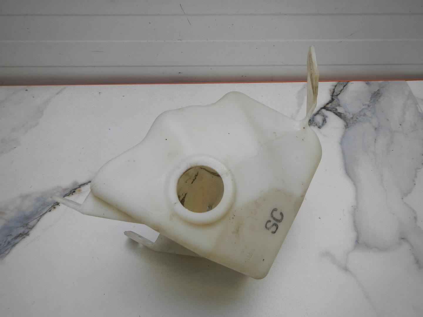 Бачок омывателя лобового стекла