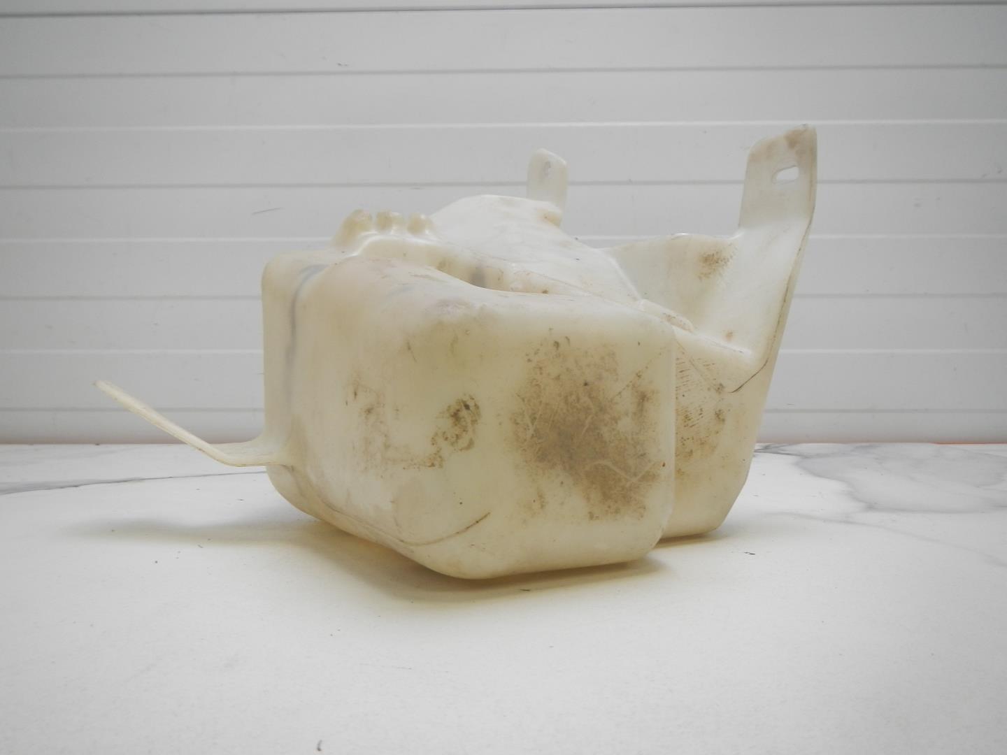 Бачок омывателя лобового стекла