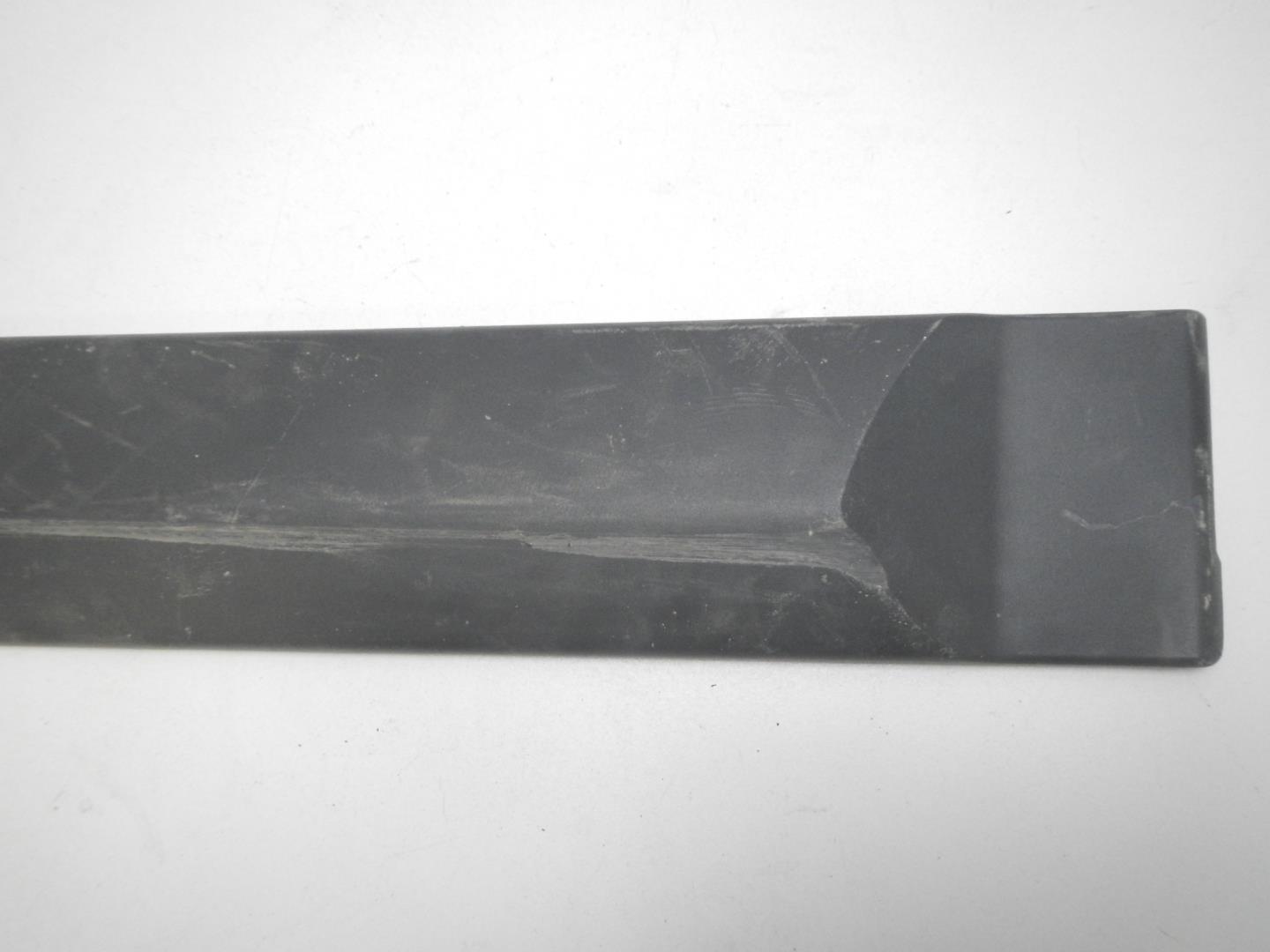 Молдинг задней левой двери