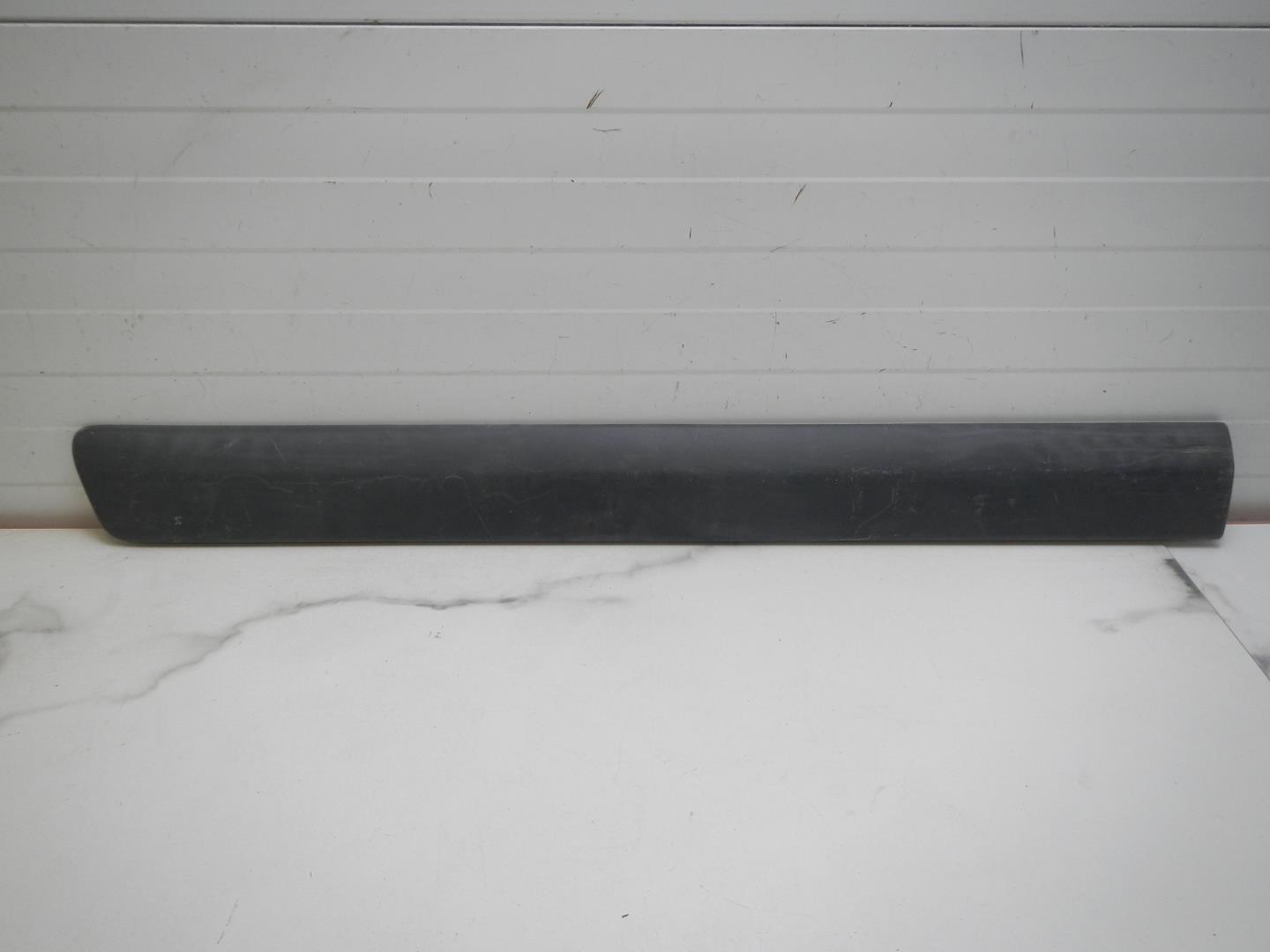 Молдинг передней правой двери