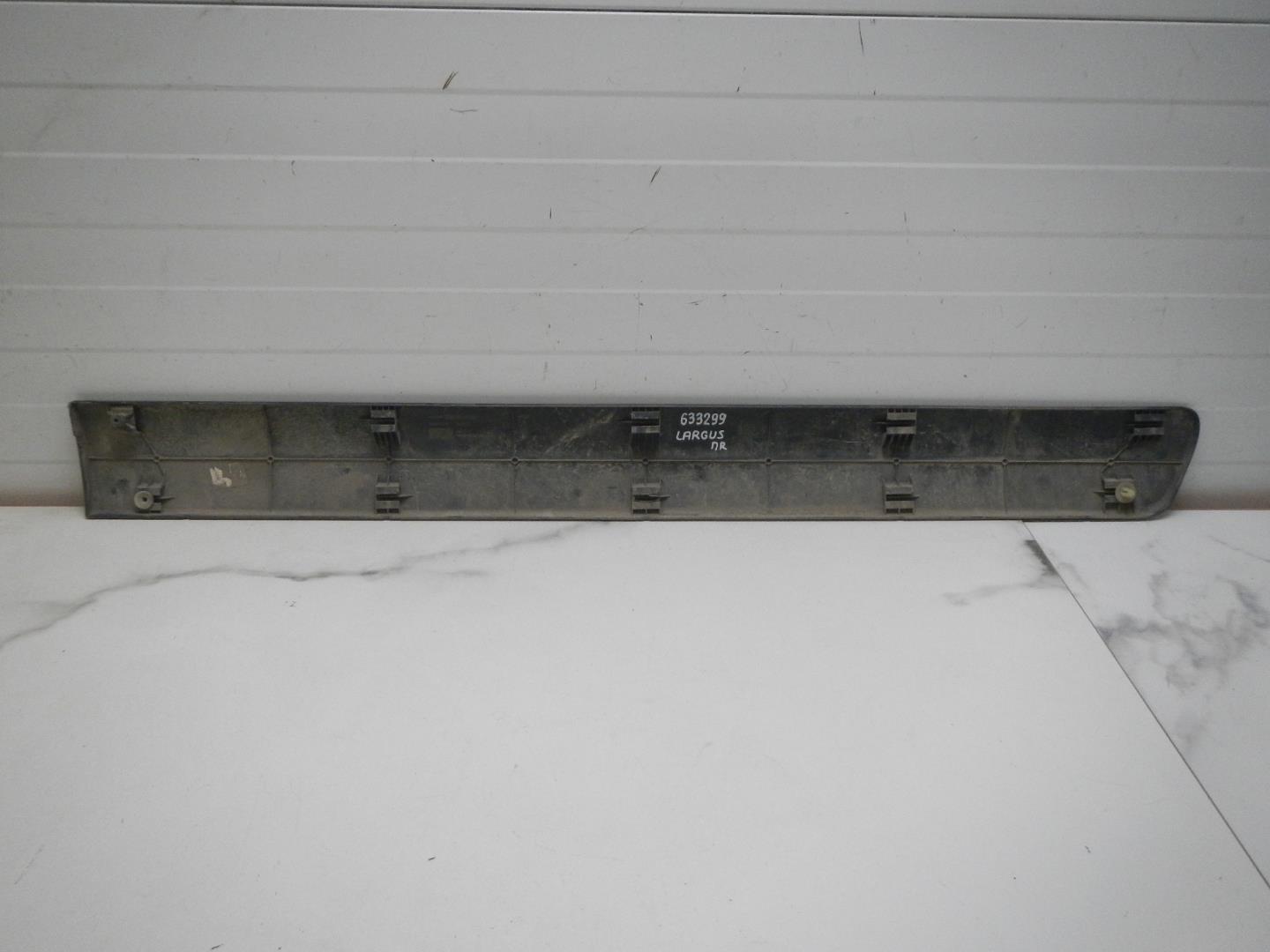 Молдинг передней правой двери