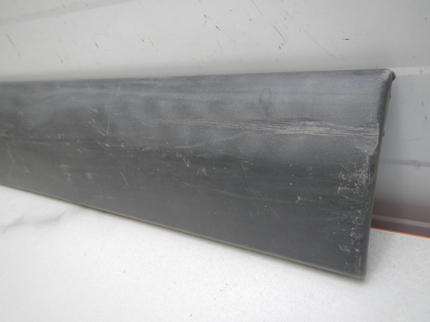 Молдинг передней правой двери