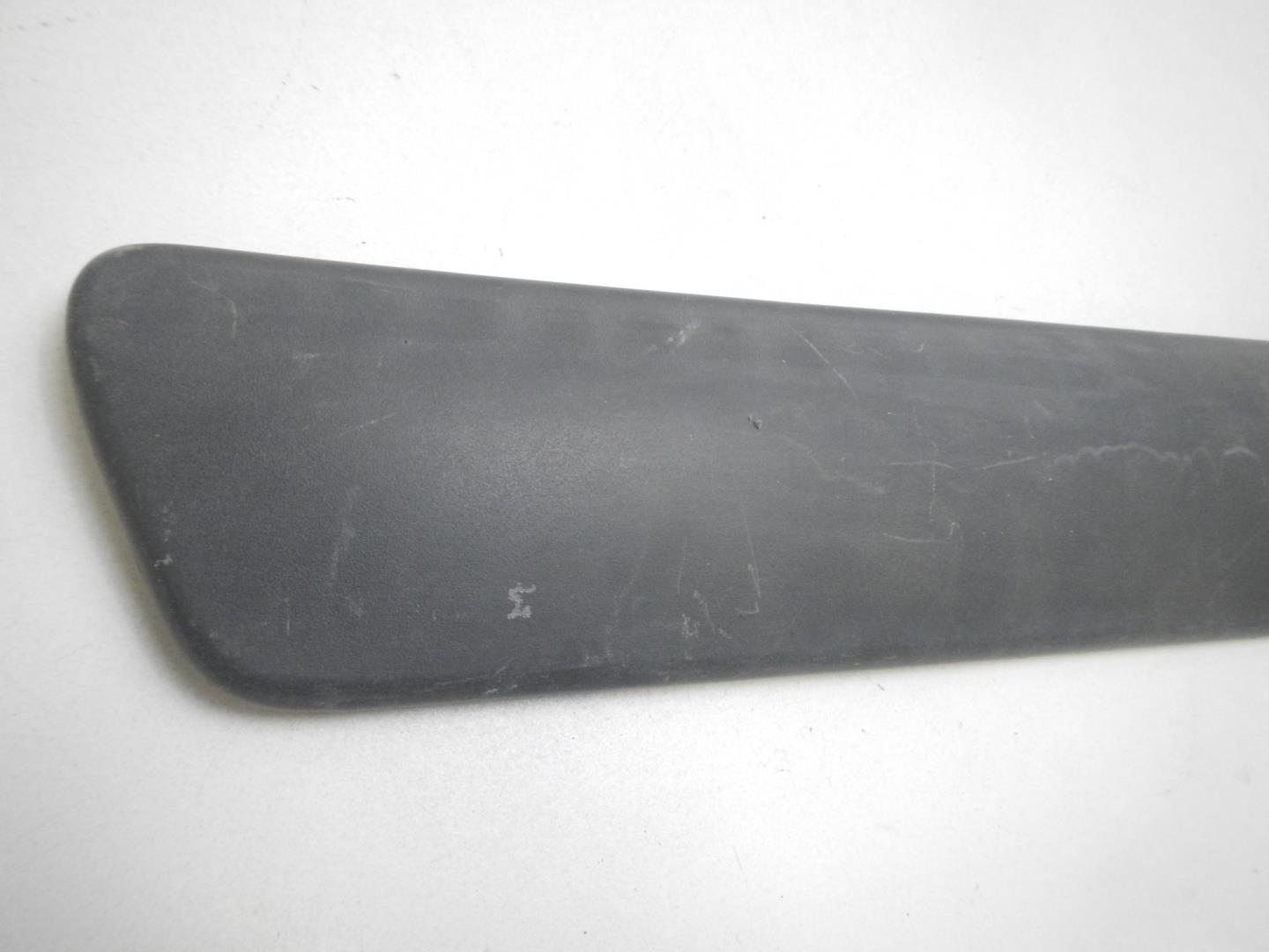 Молдинг передней правой двери