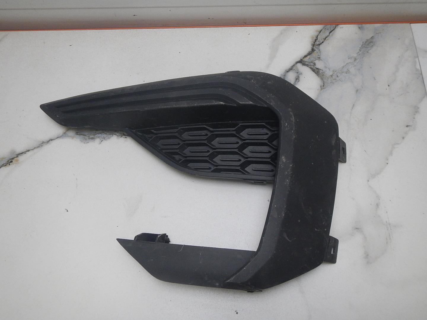 Решетка в бампер левая