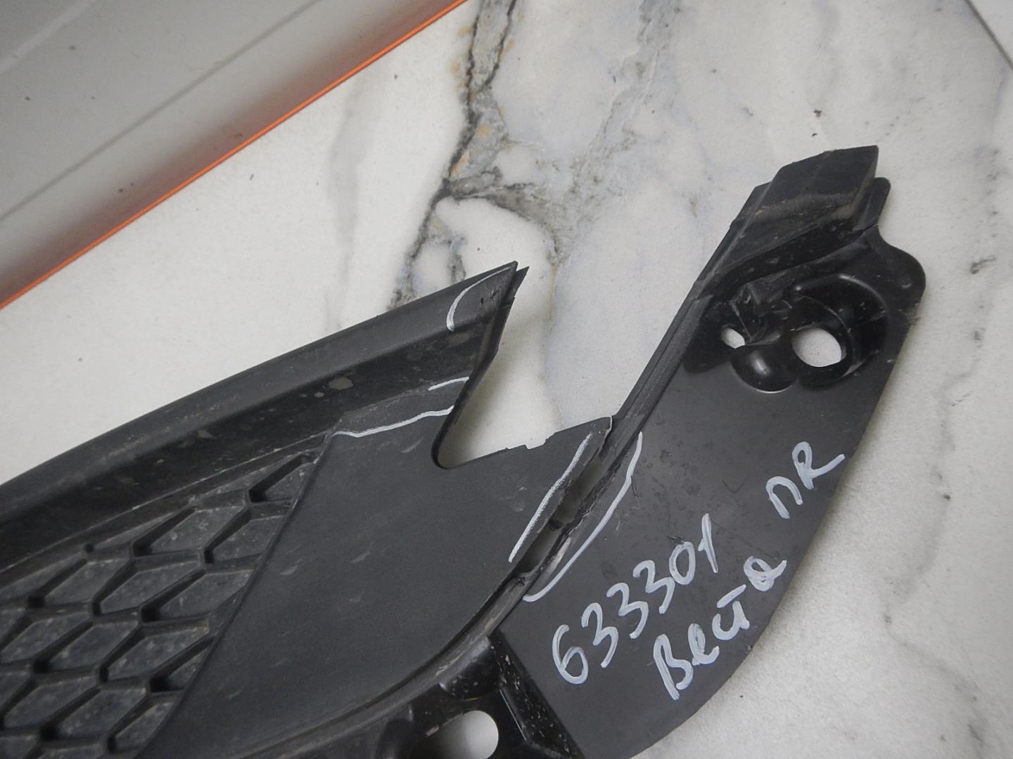 Решетка в бампер правая