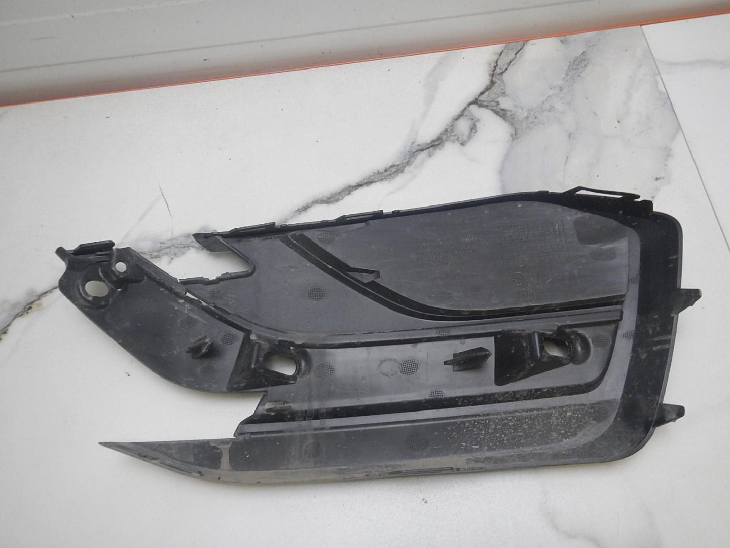 Решетка в бампер правая