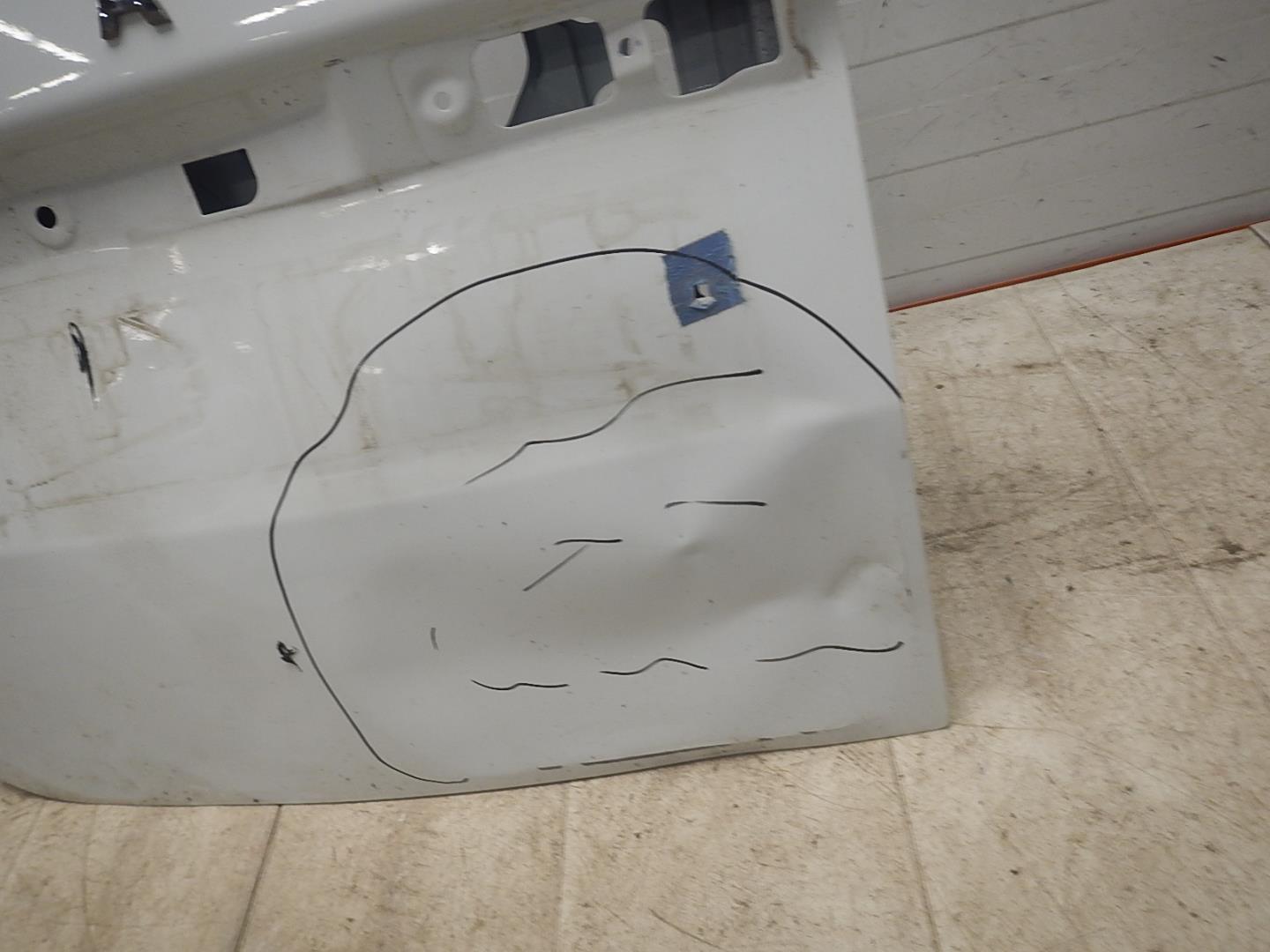 Дверь багажника левая