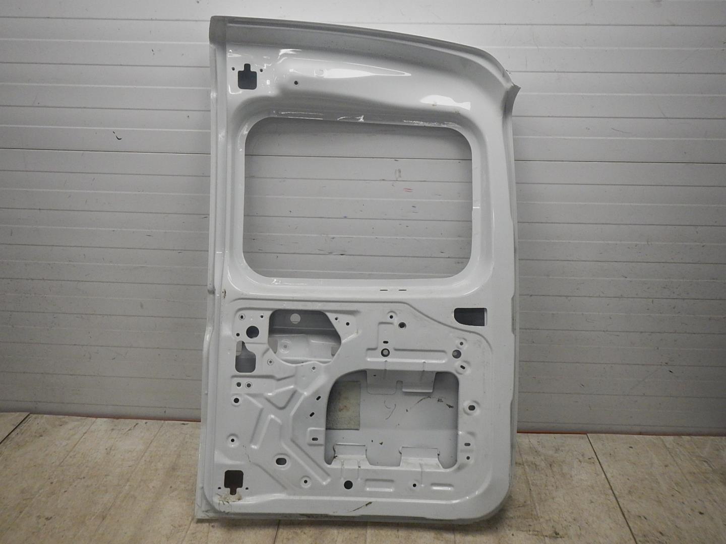 Дверь багажника левая