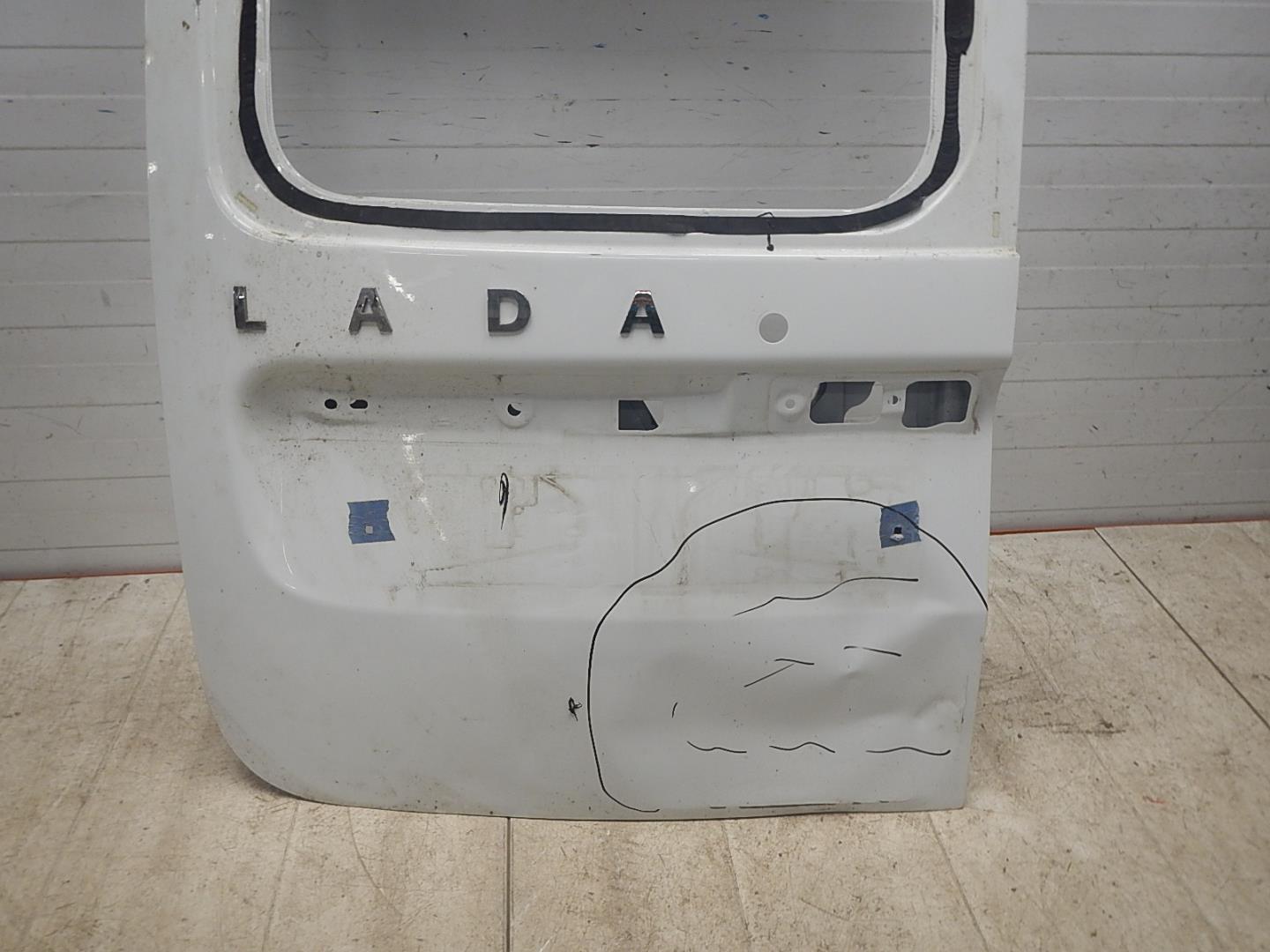 Дверь багажника левая