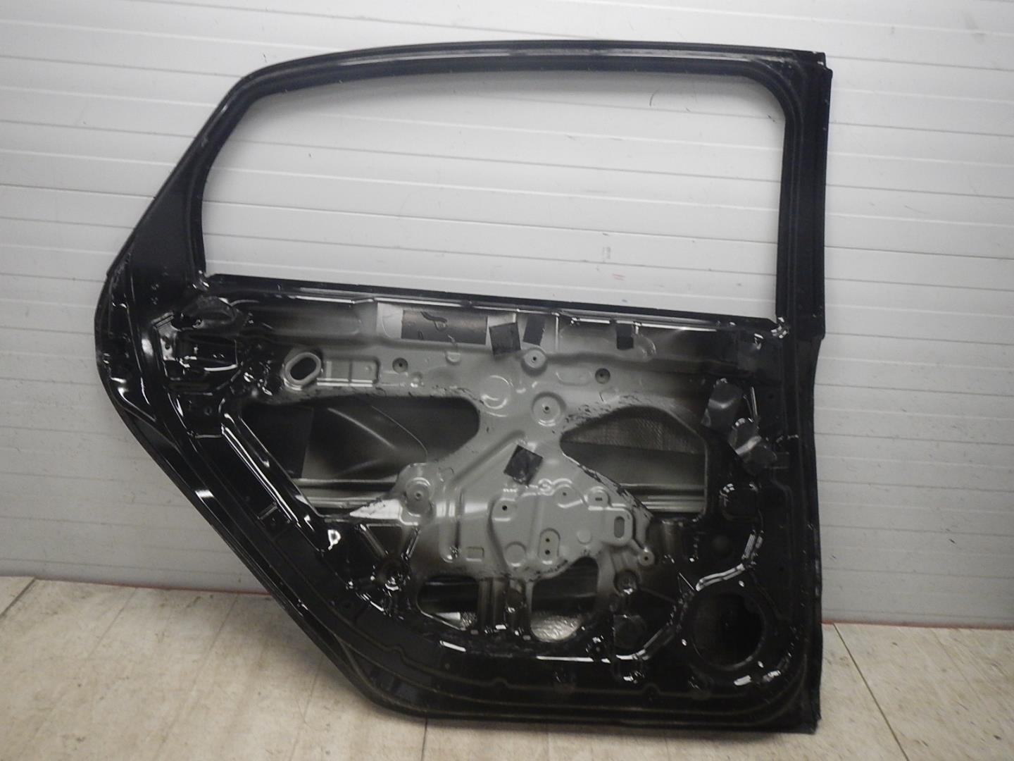 Дверь задняя левая