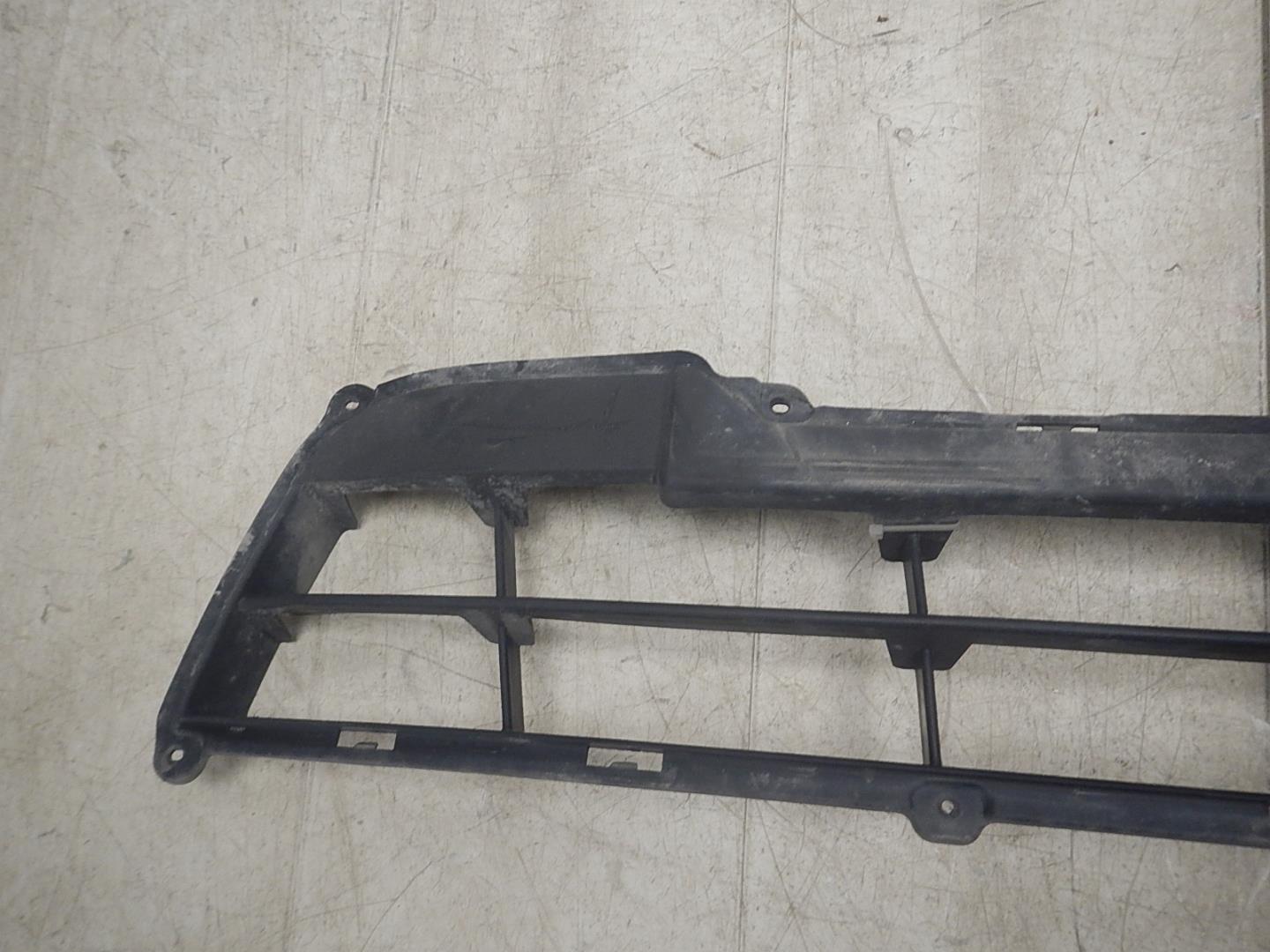 Решетка в бампер центральная