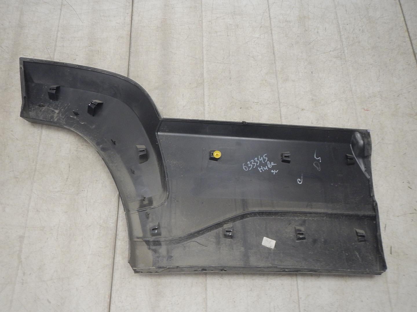 Молдинг задней левой двери