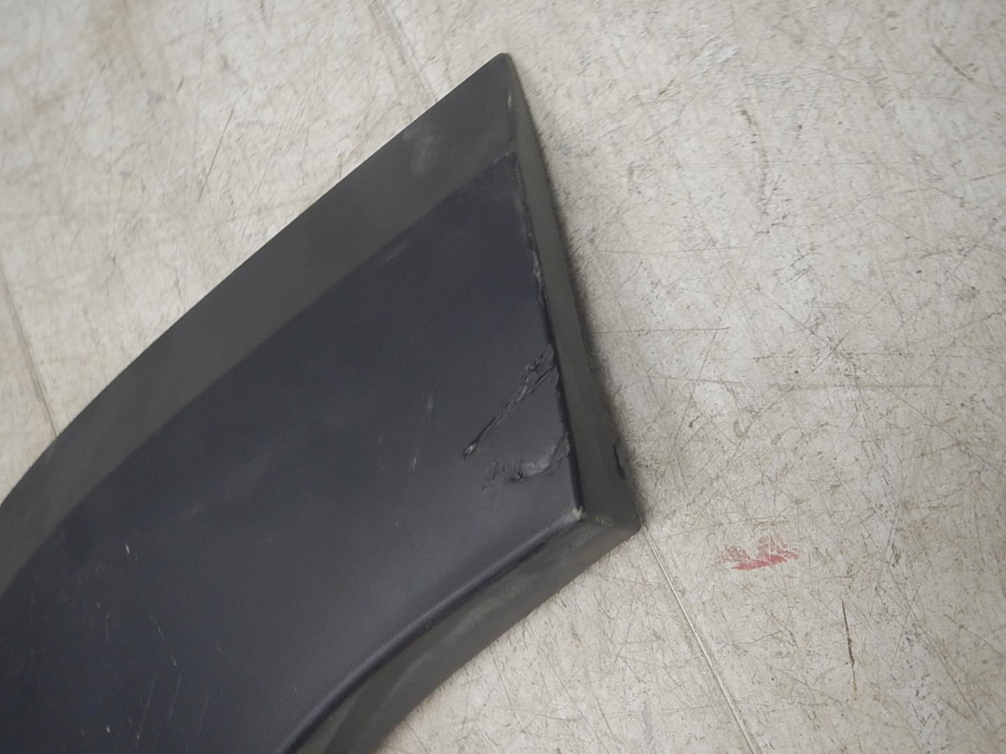 Молдинг задней левой двери