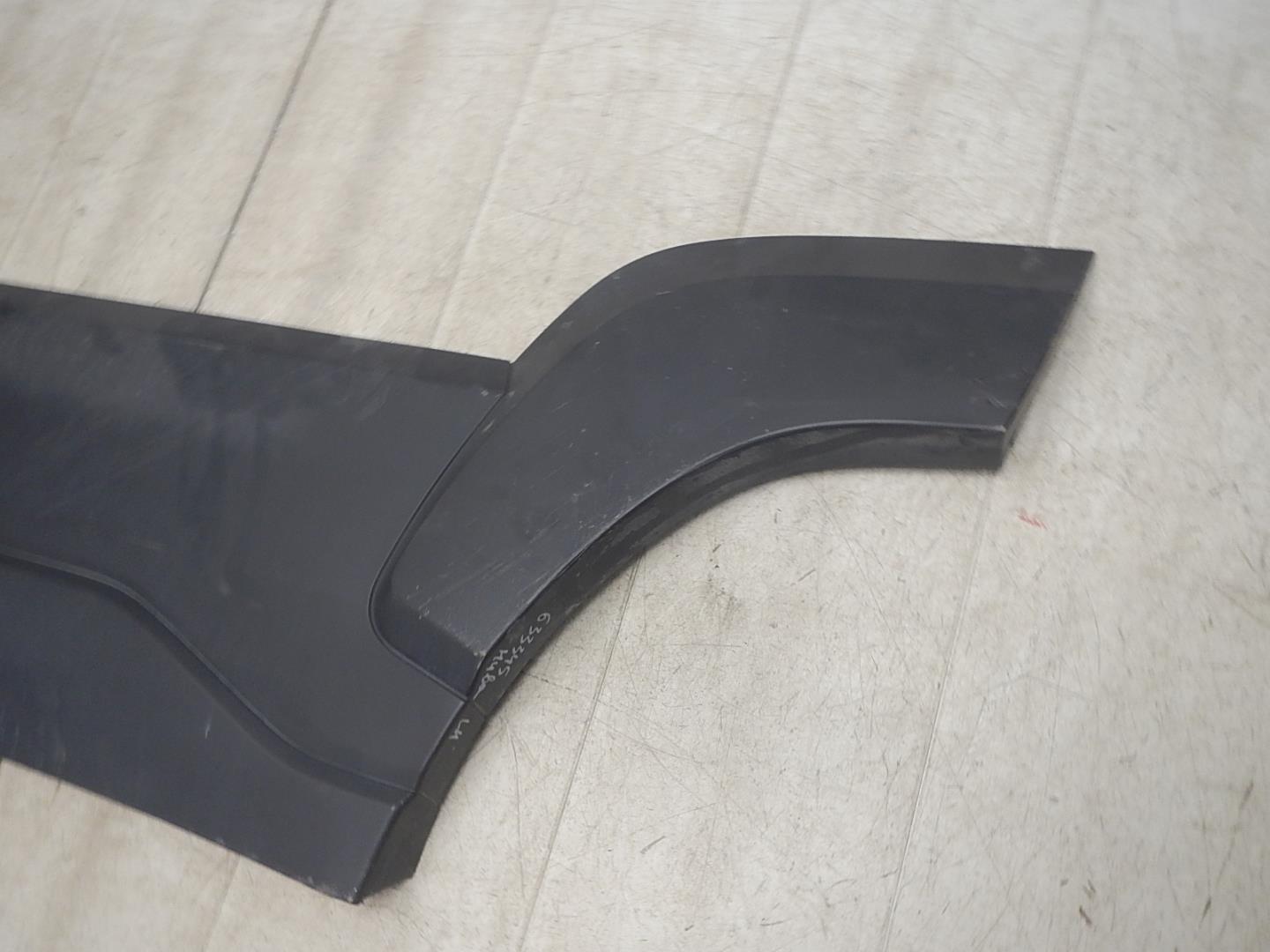 Молдинг задней левой двери