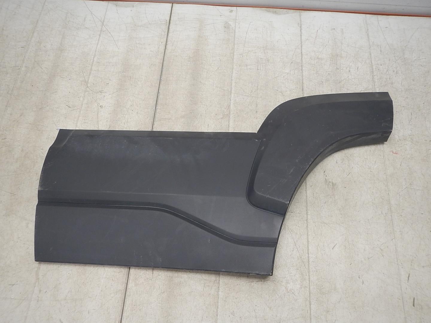 Молдинг задней левой двери