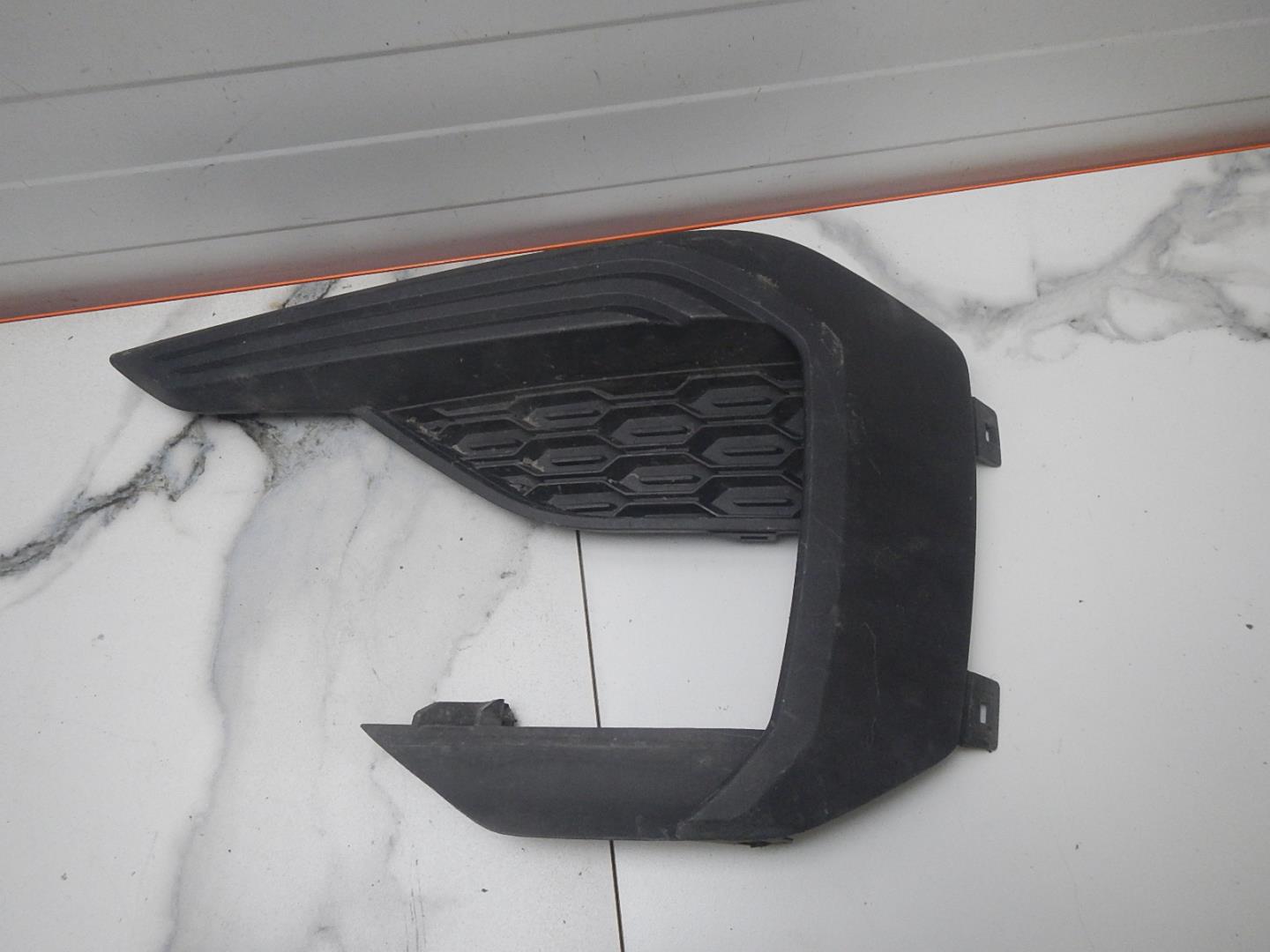 Решетка в бампер левая