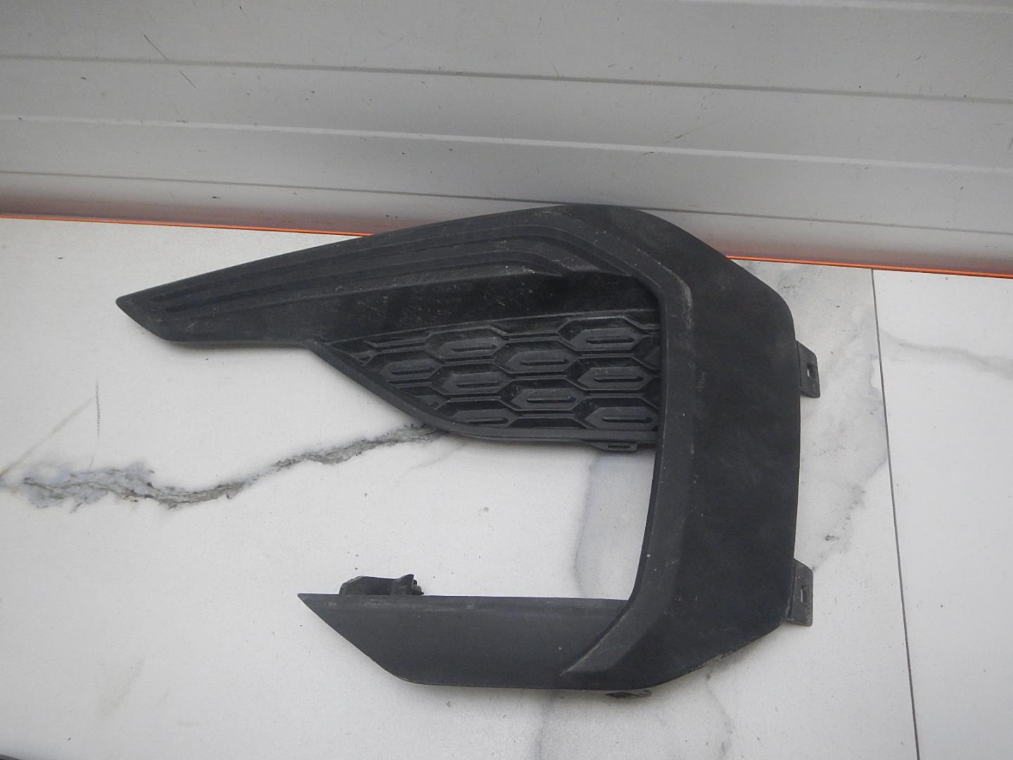 Решетка в бампер левая