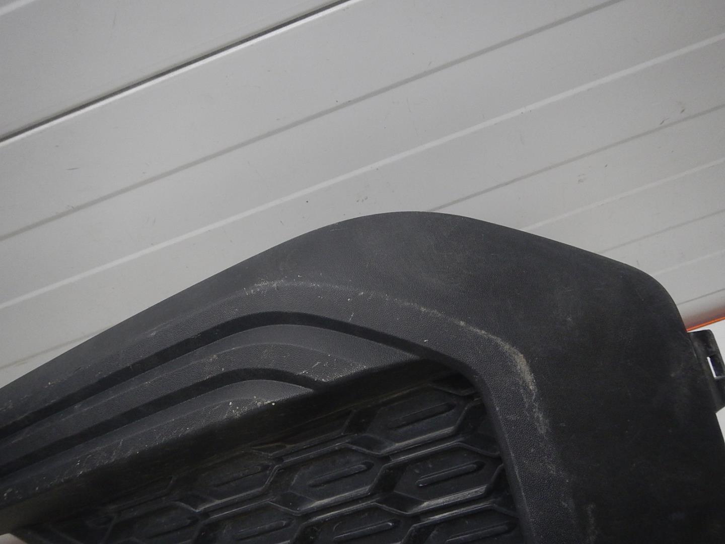 Решетка в бампер левая