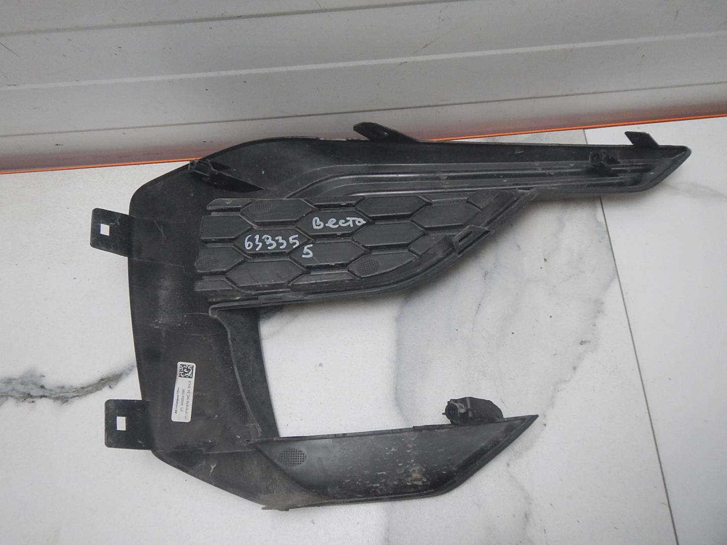 Решетка в бампер левая