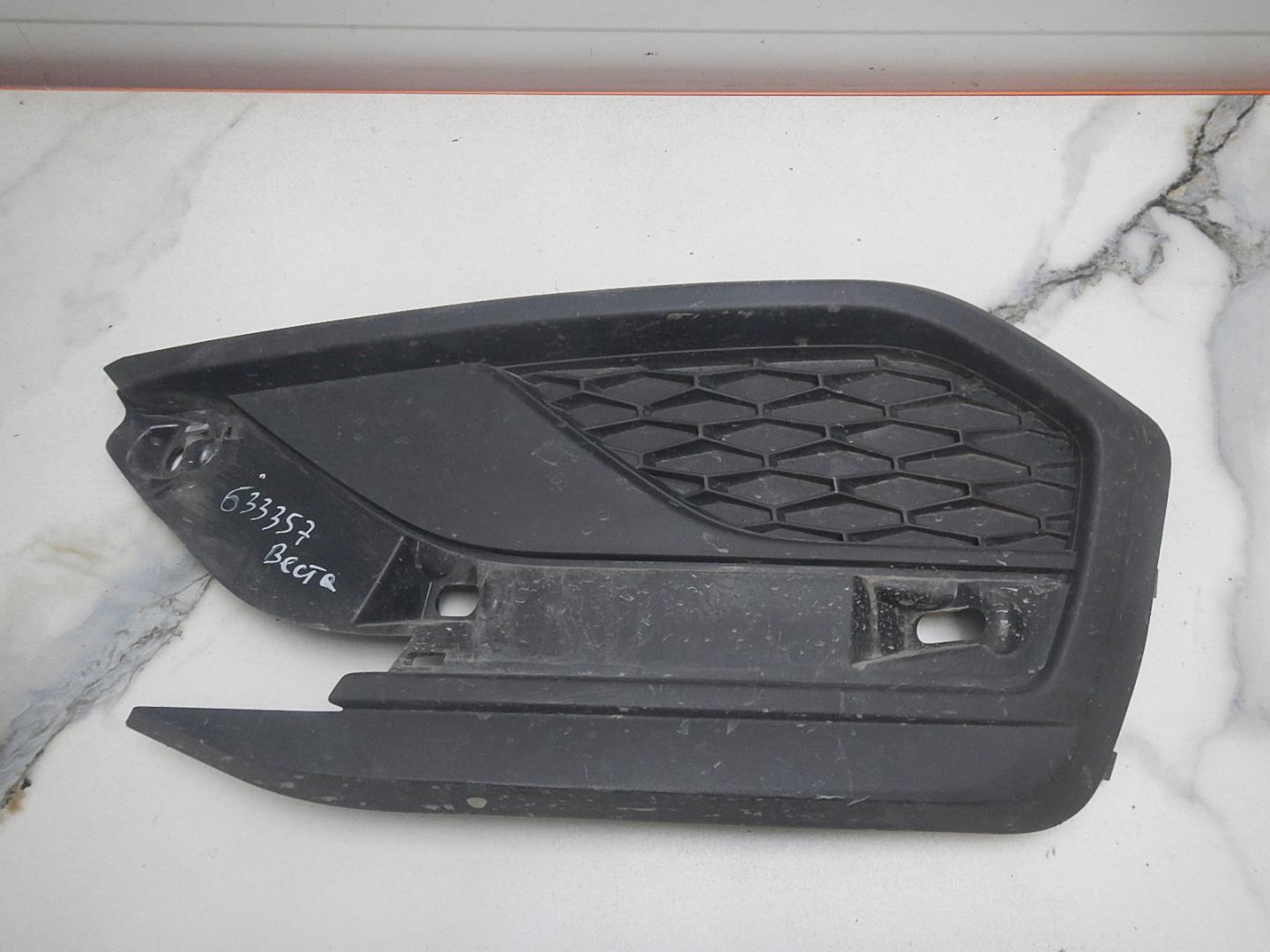 Решетка в бампер левая
