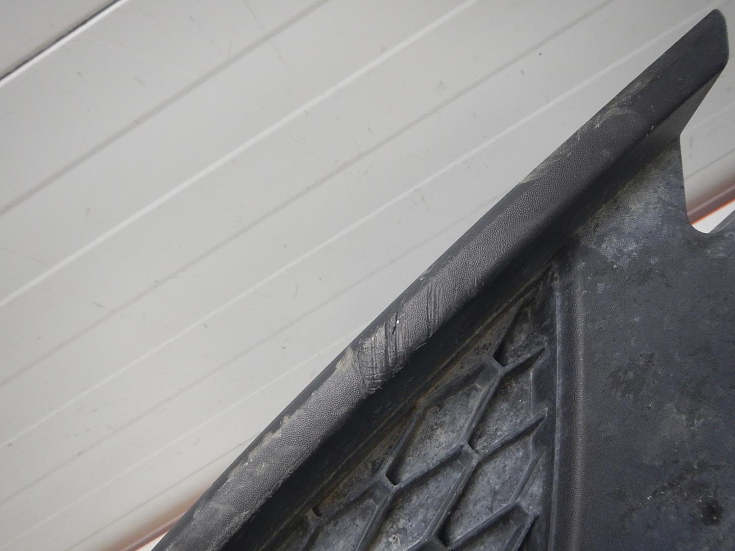 Решетка в бампер правая