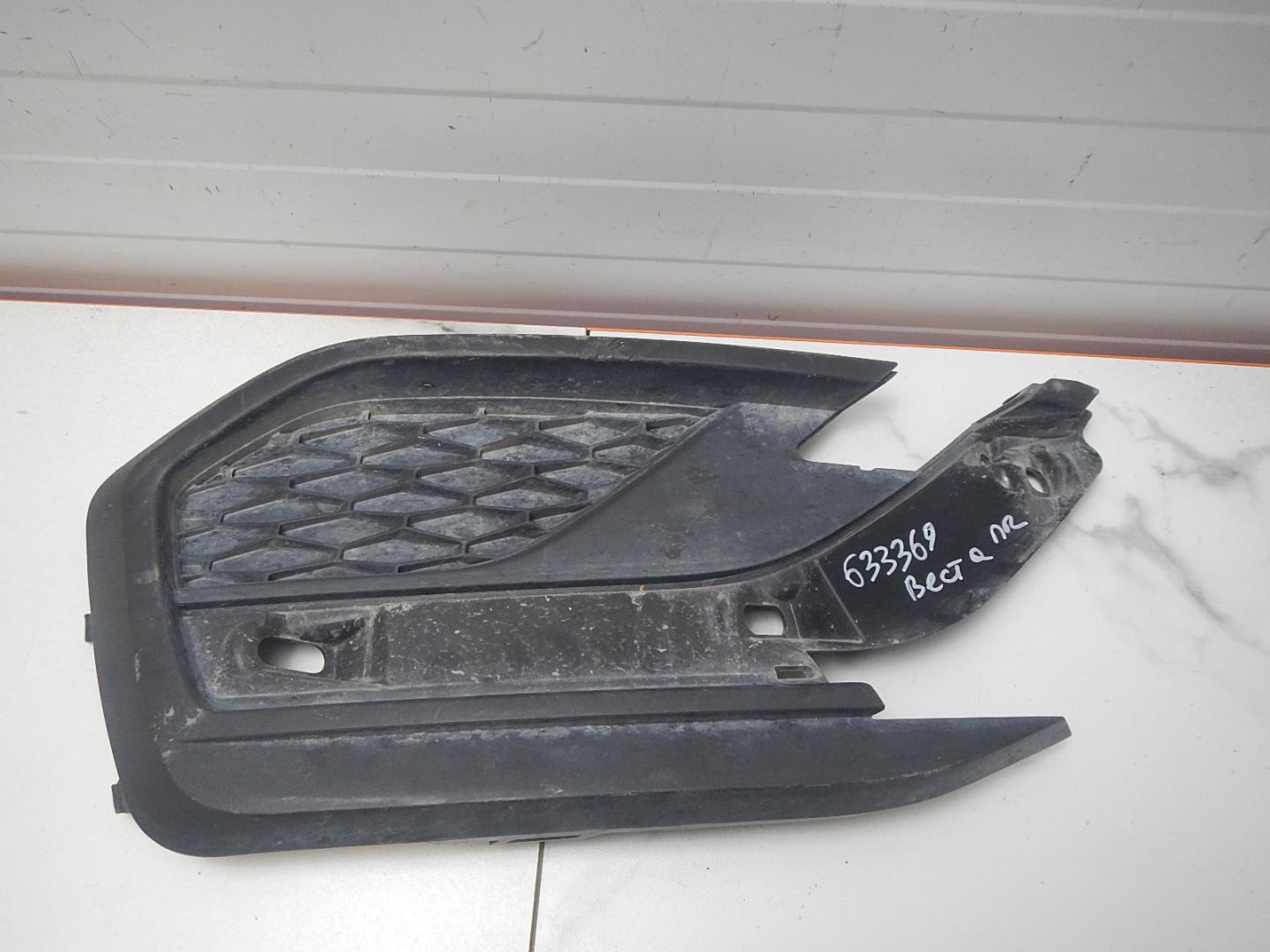 Решетка в бампер правая