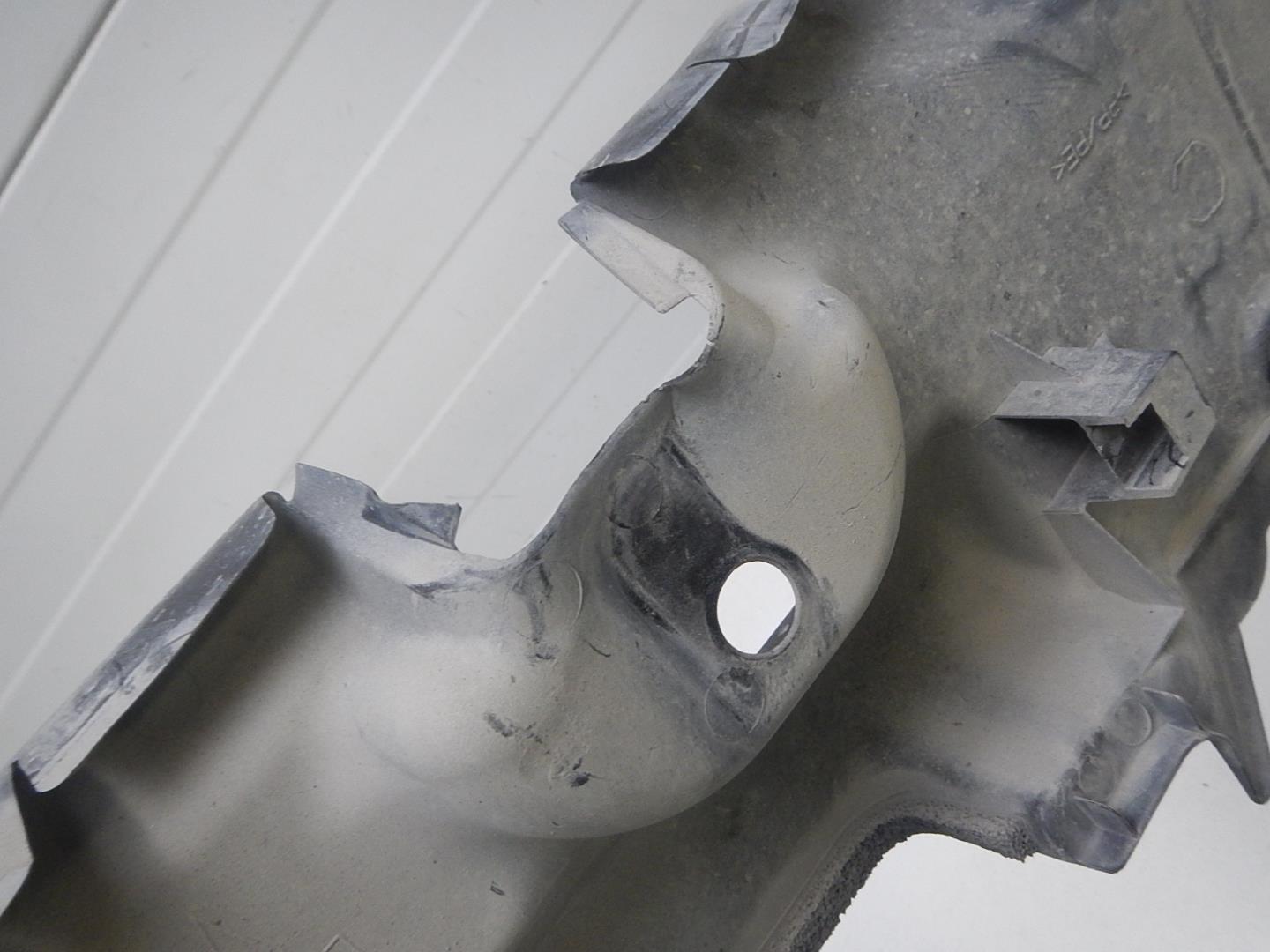 Кожух замка капота