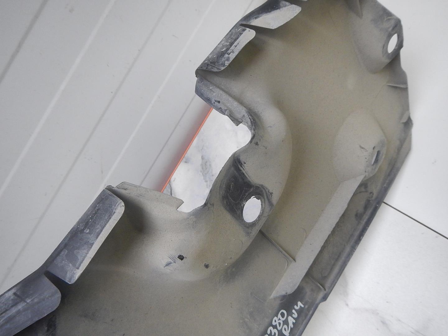 Кожух замка капота