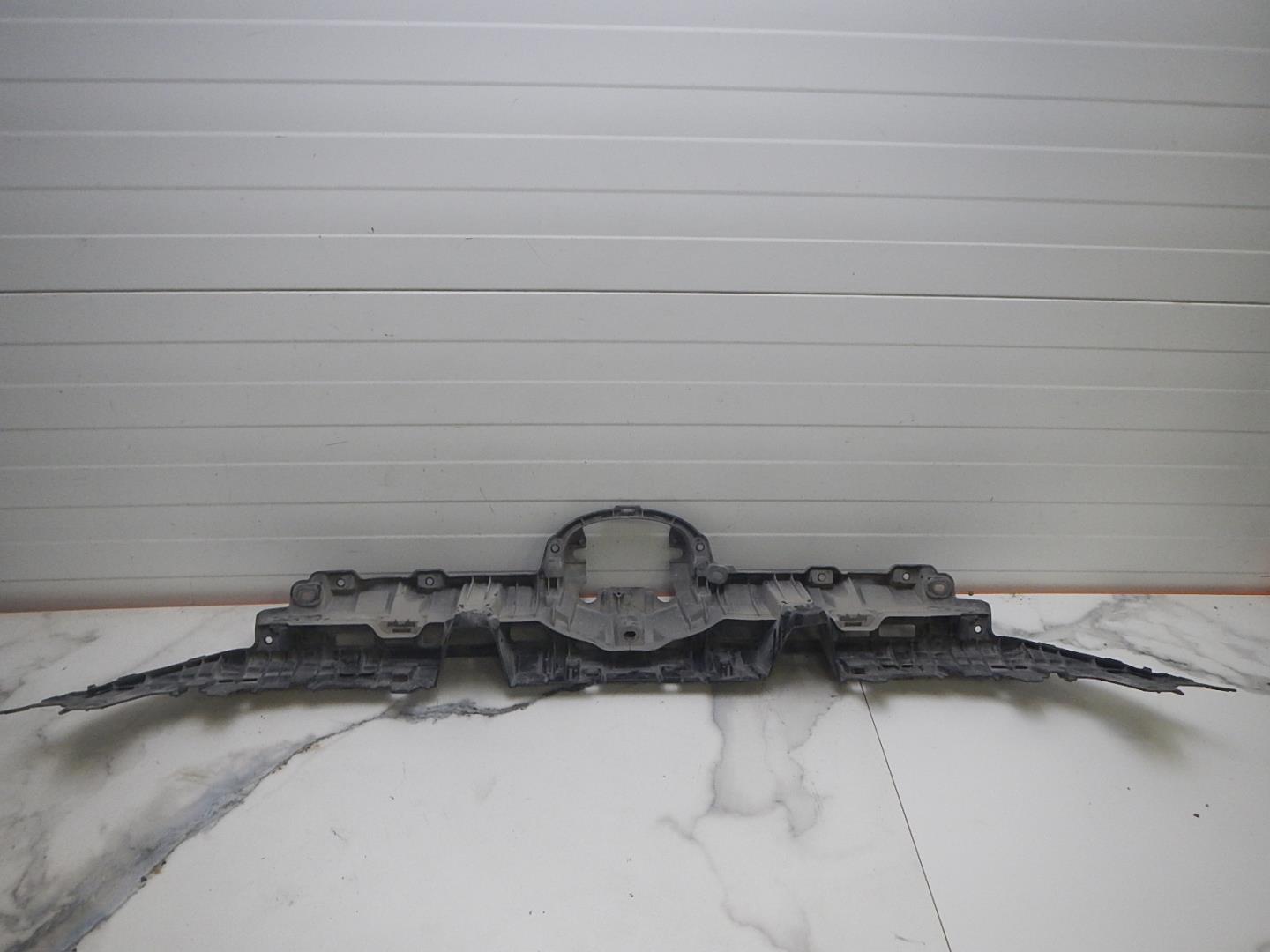 Кронштейн переднего бампера