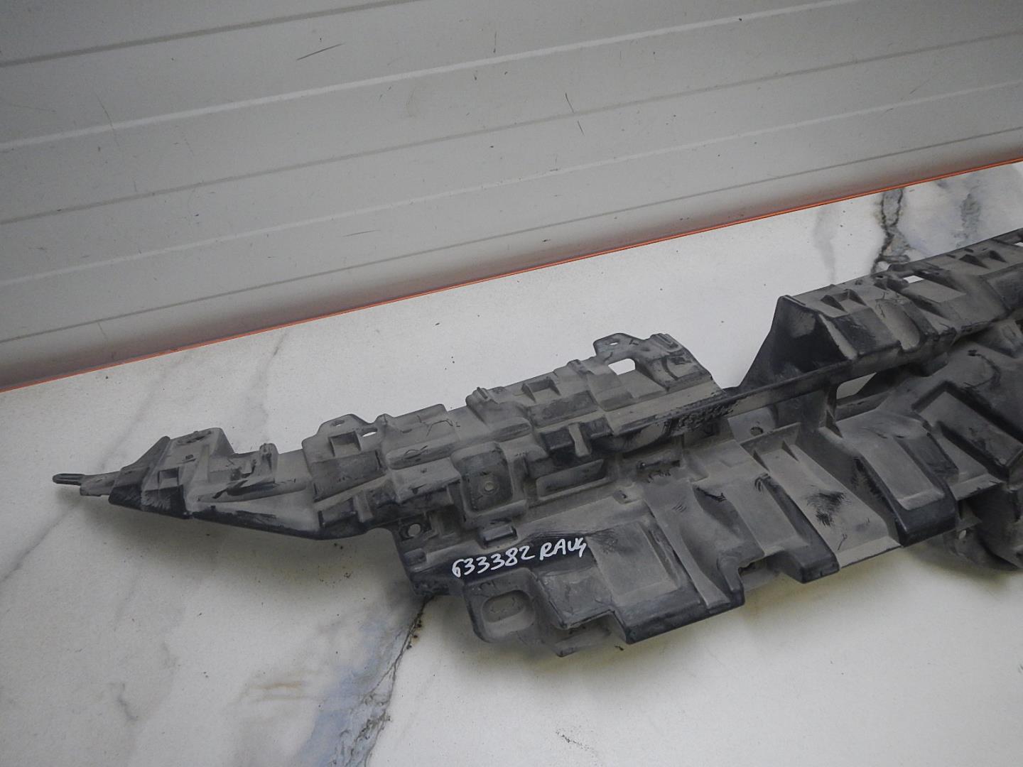 Кронштейн переднего бампера