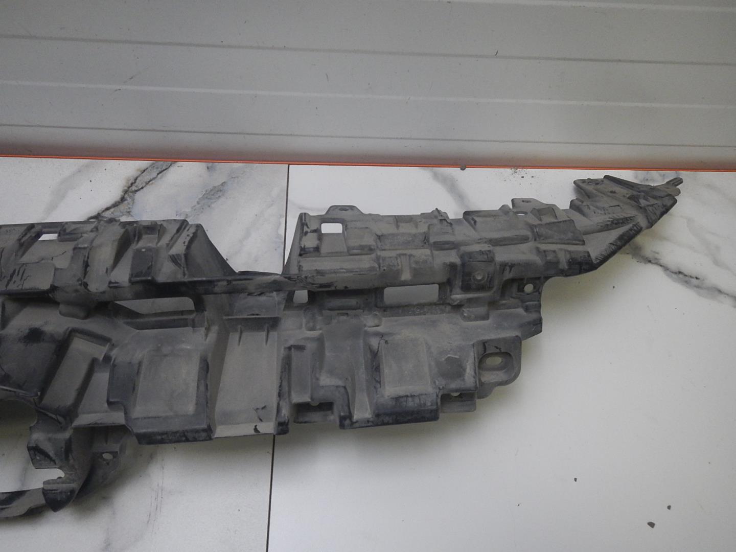 Кронштейн переднего бампера