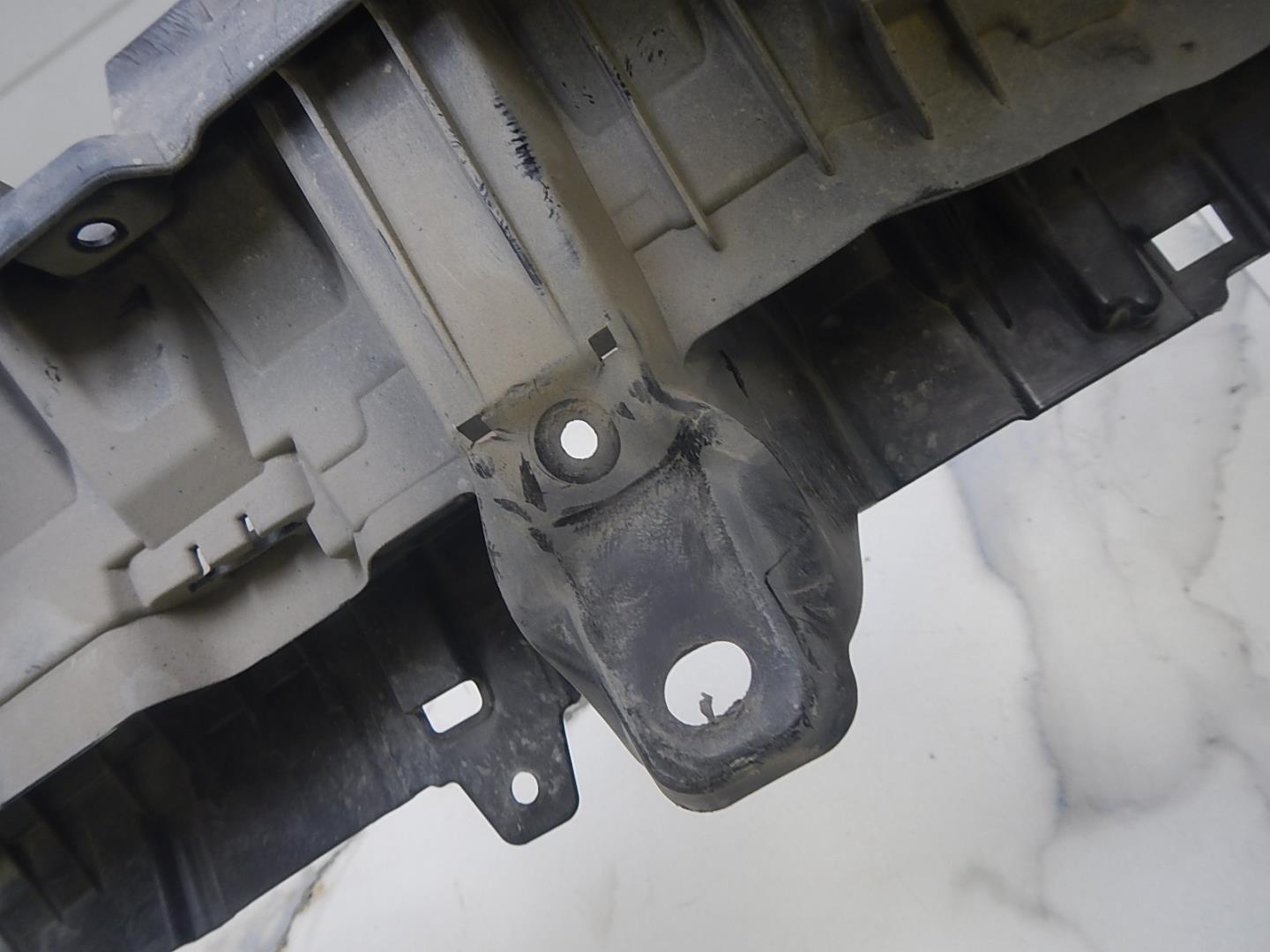 Кронштейн переднего бампера