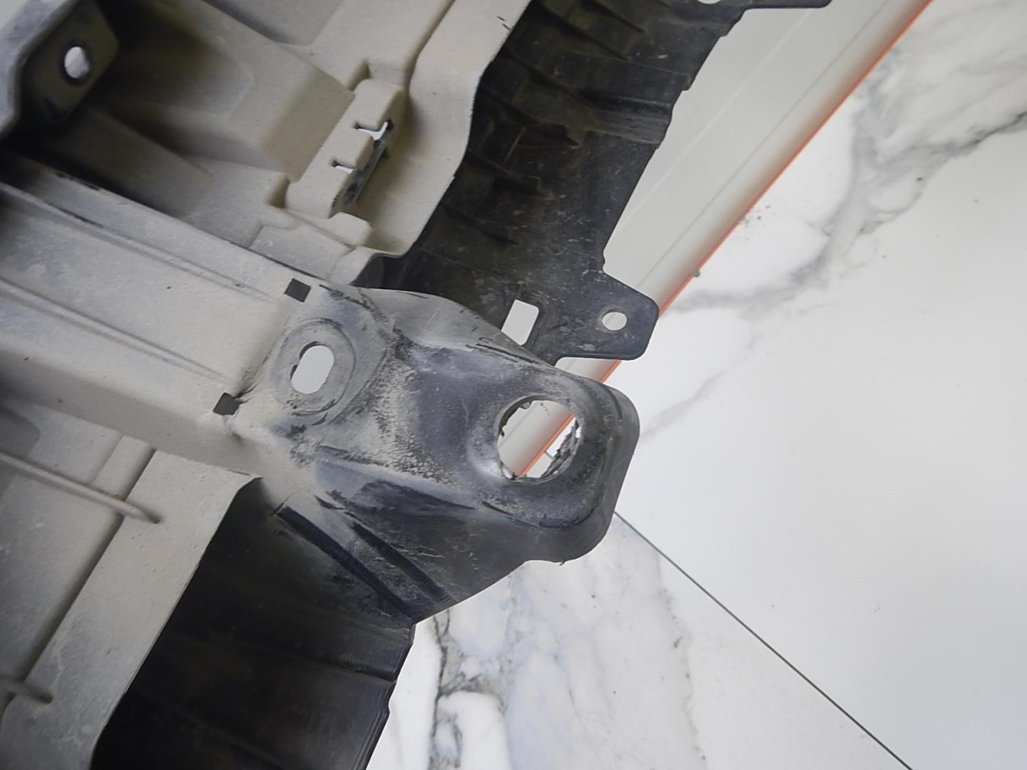 Кронштейн переднего бампера