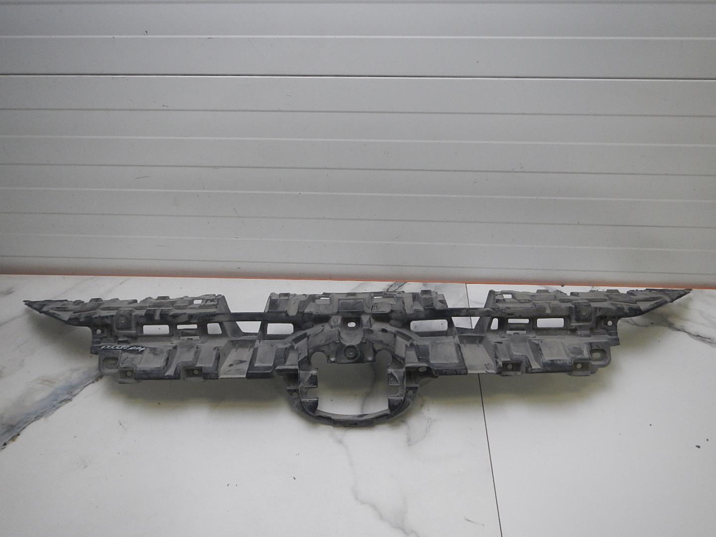 Кронштейн переднего бампера