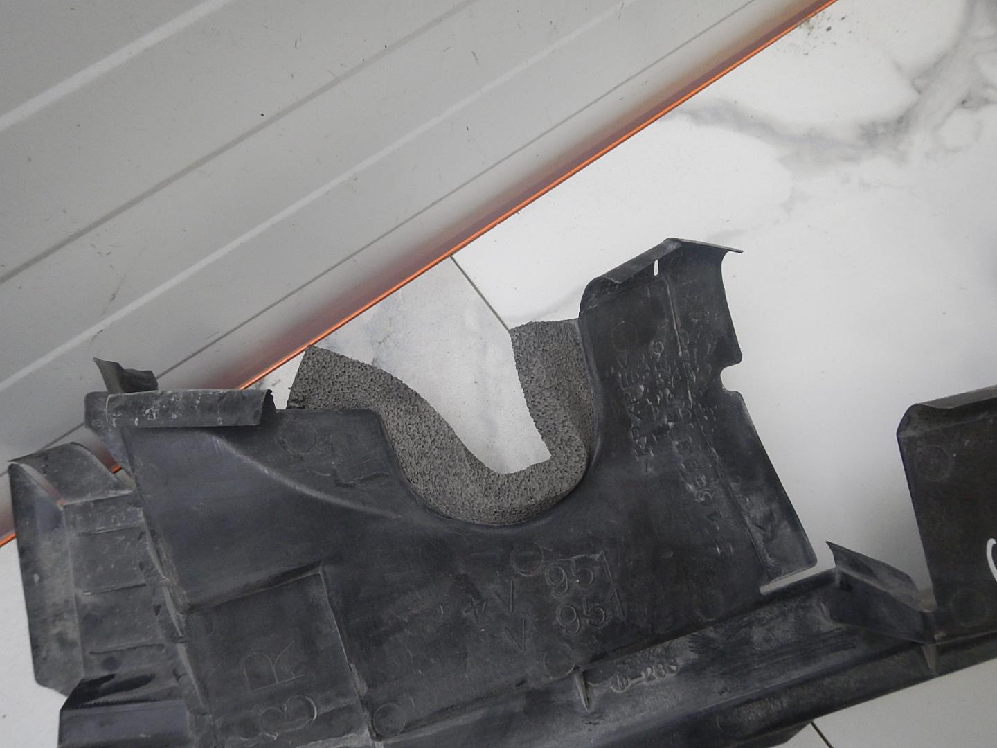 Воздуховод радиатора правый