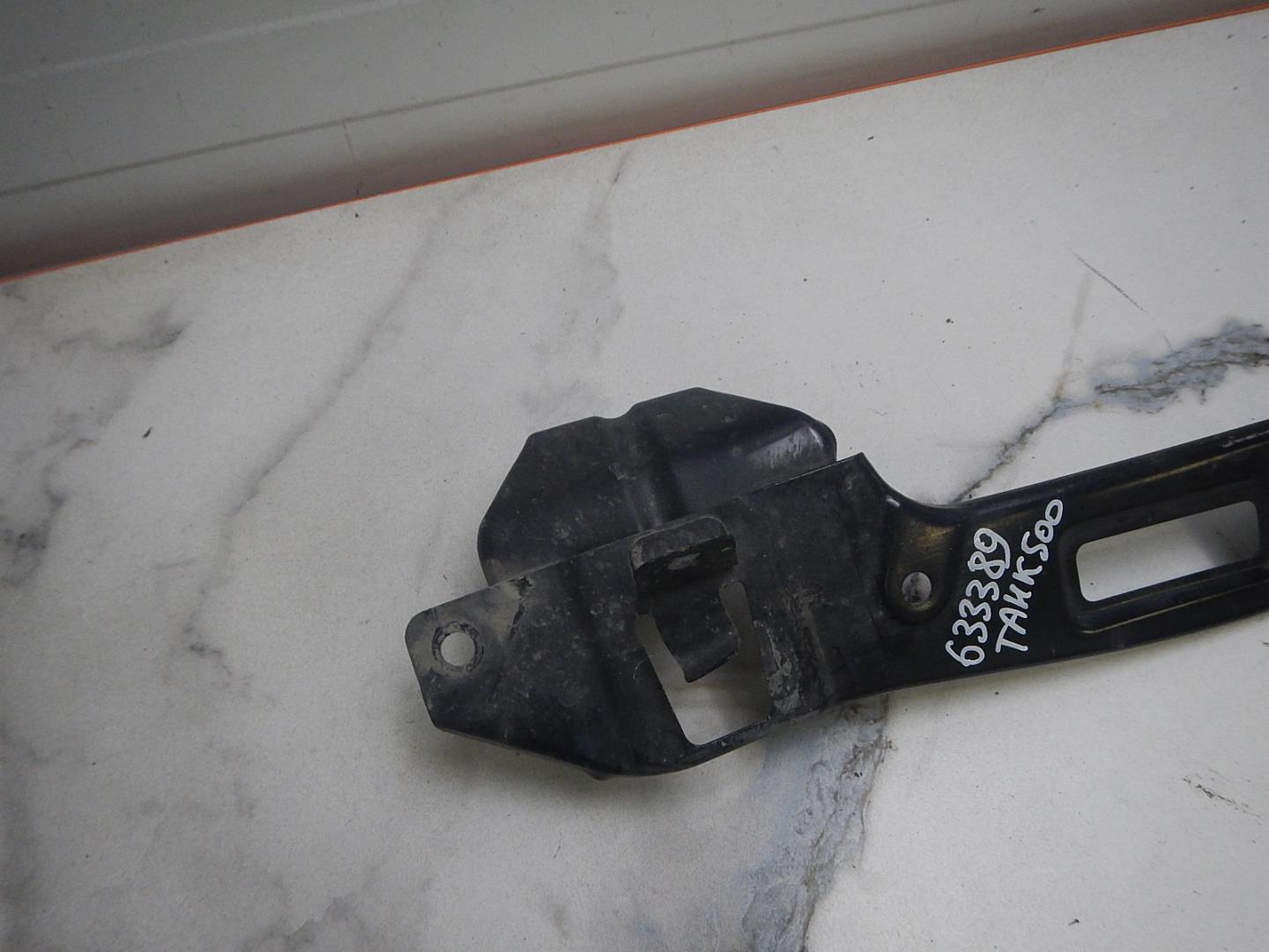 Кронштейн переднего бампера