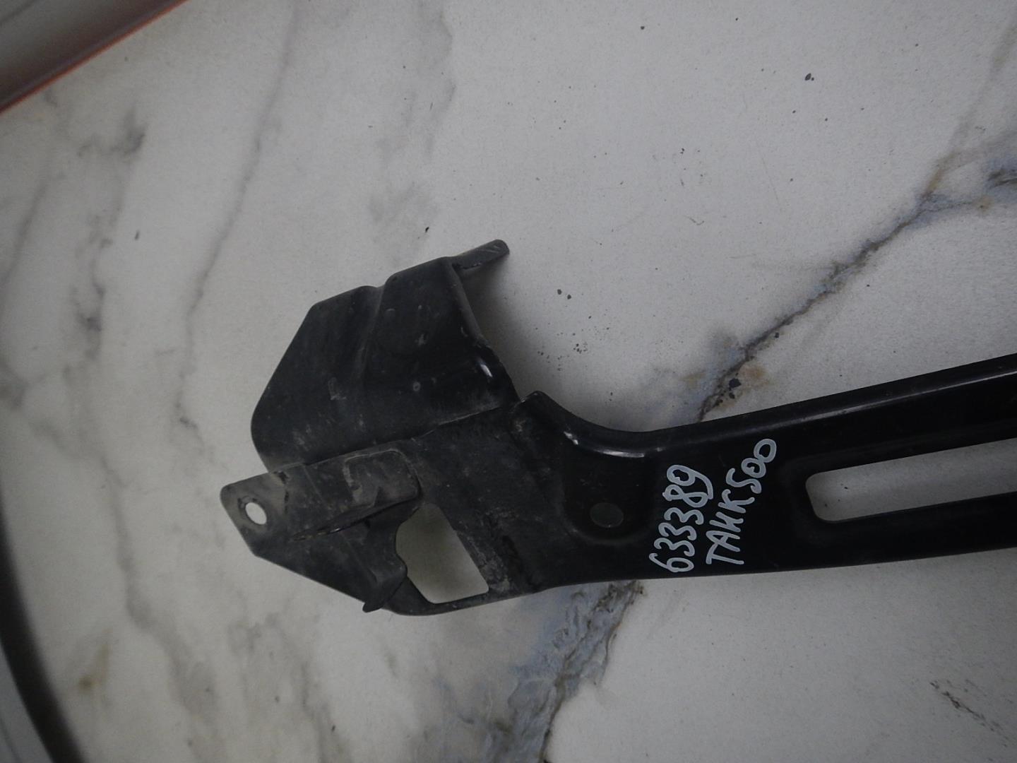 Кронштейн переднего бампера