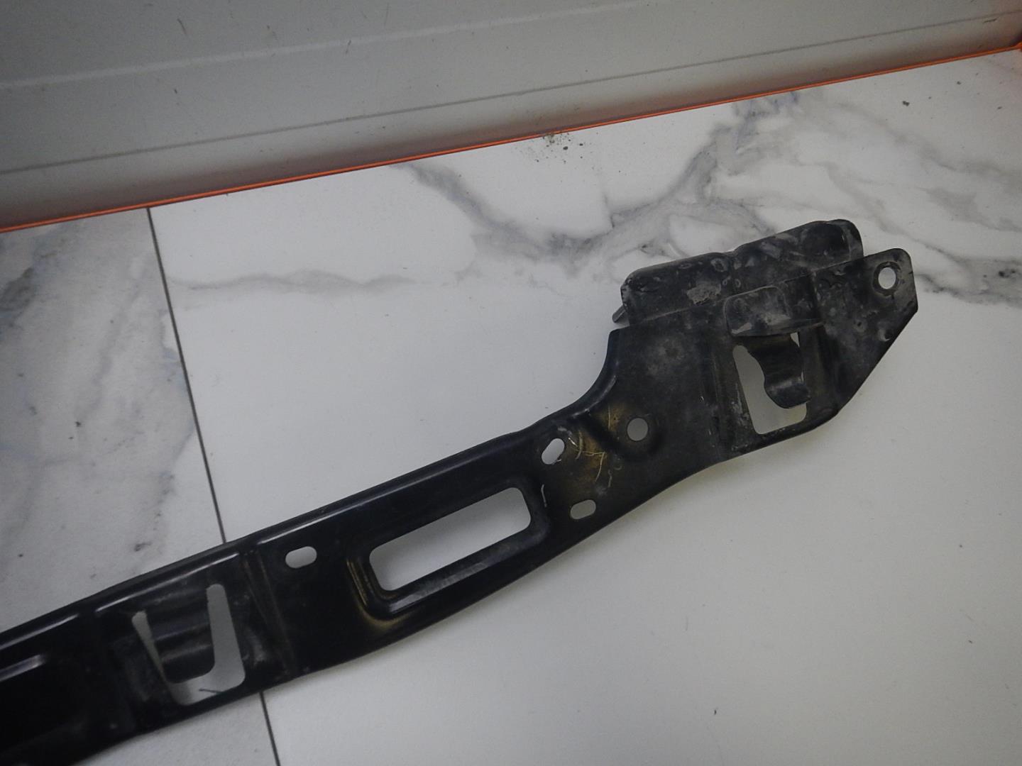 Кронштейн переднего бампера