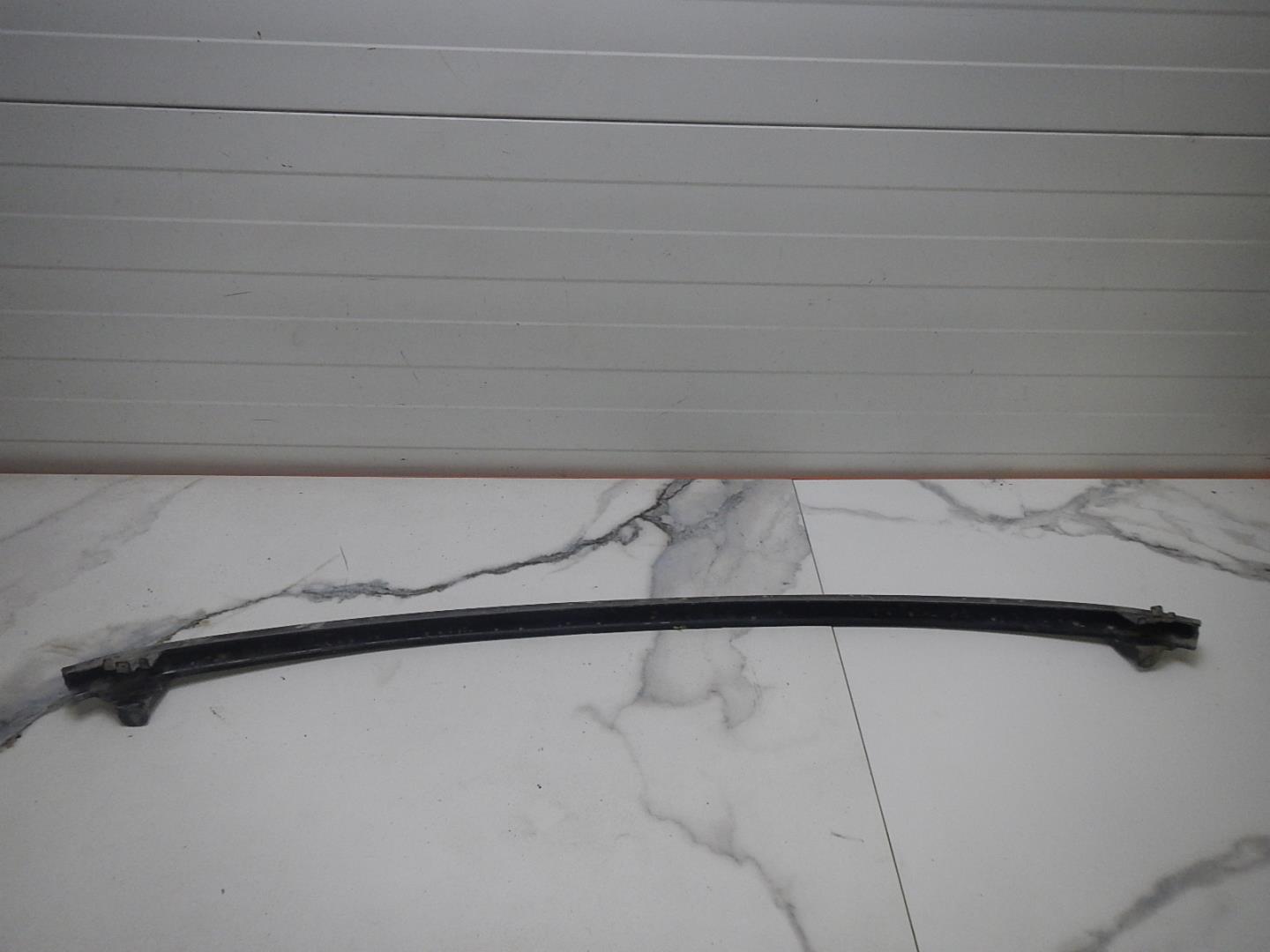 Усилитель переднего бампера