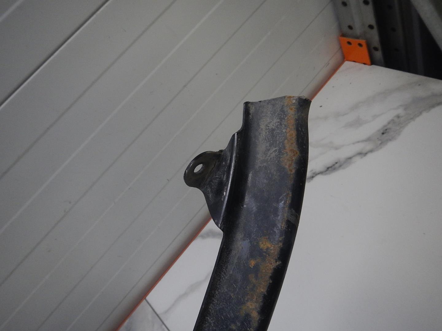 Усилитель переднего бампера