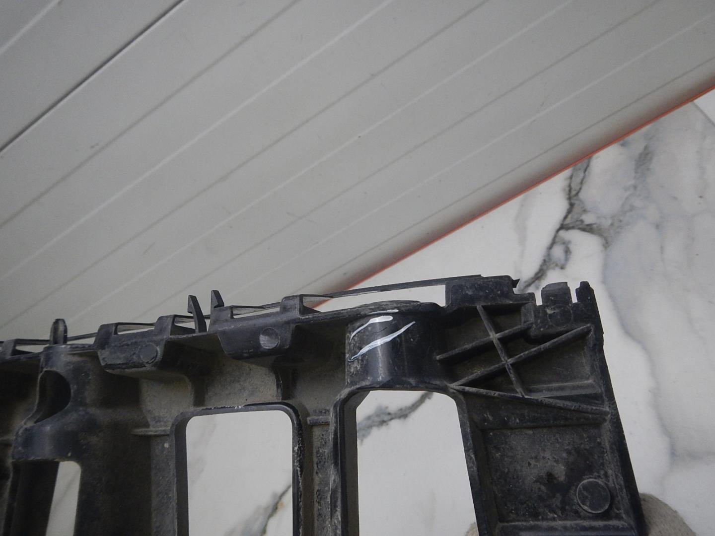 Кронштейн переднего бампера левый