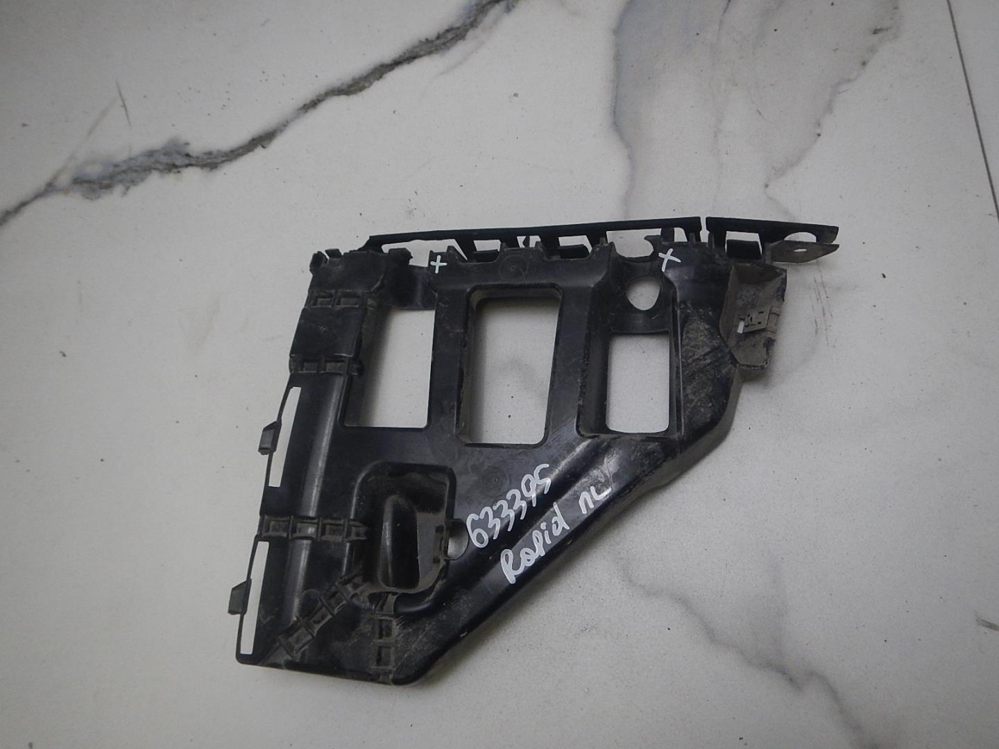 Кронштейн переднего бампера левый