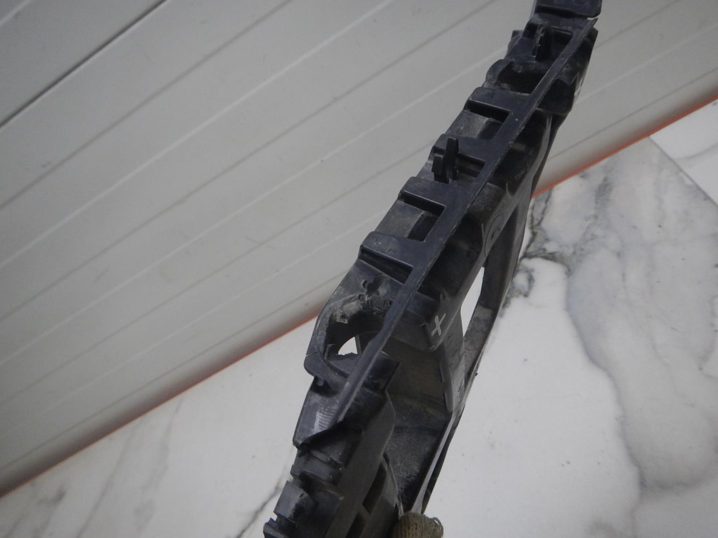 Кронштейн переднего бампера левый