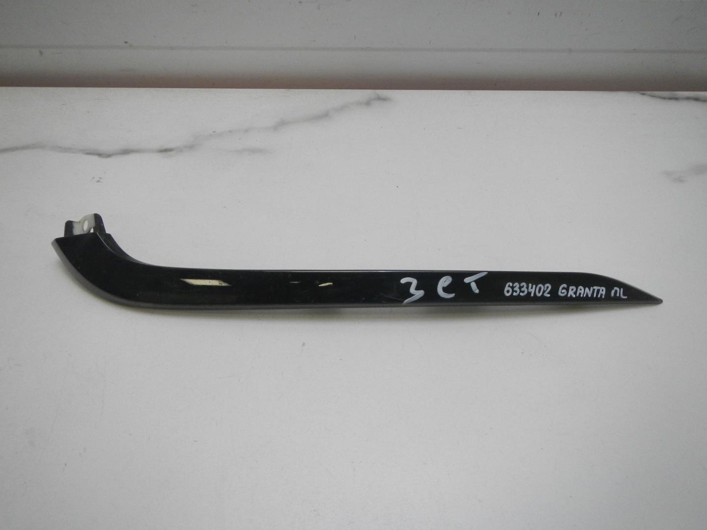 Молдинг переднего бампера левый