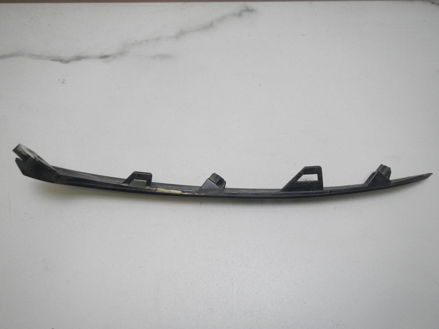 Молдинг переднего бампера левый