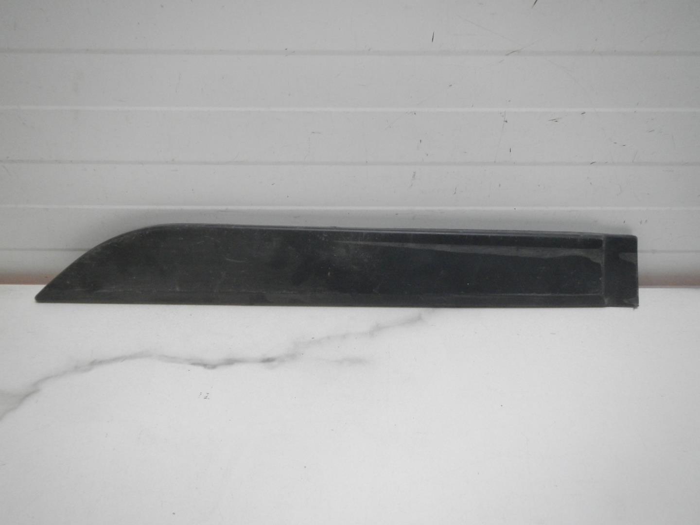 Молдинг задней левой двери