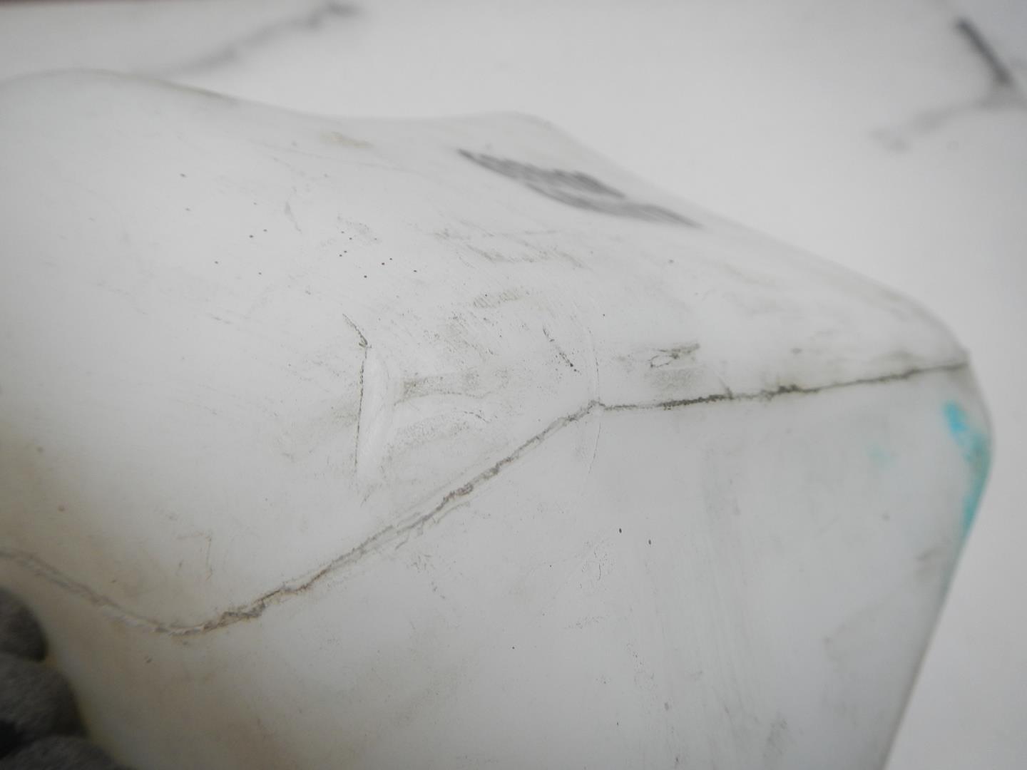 Бачок омывателя лобового стекла