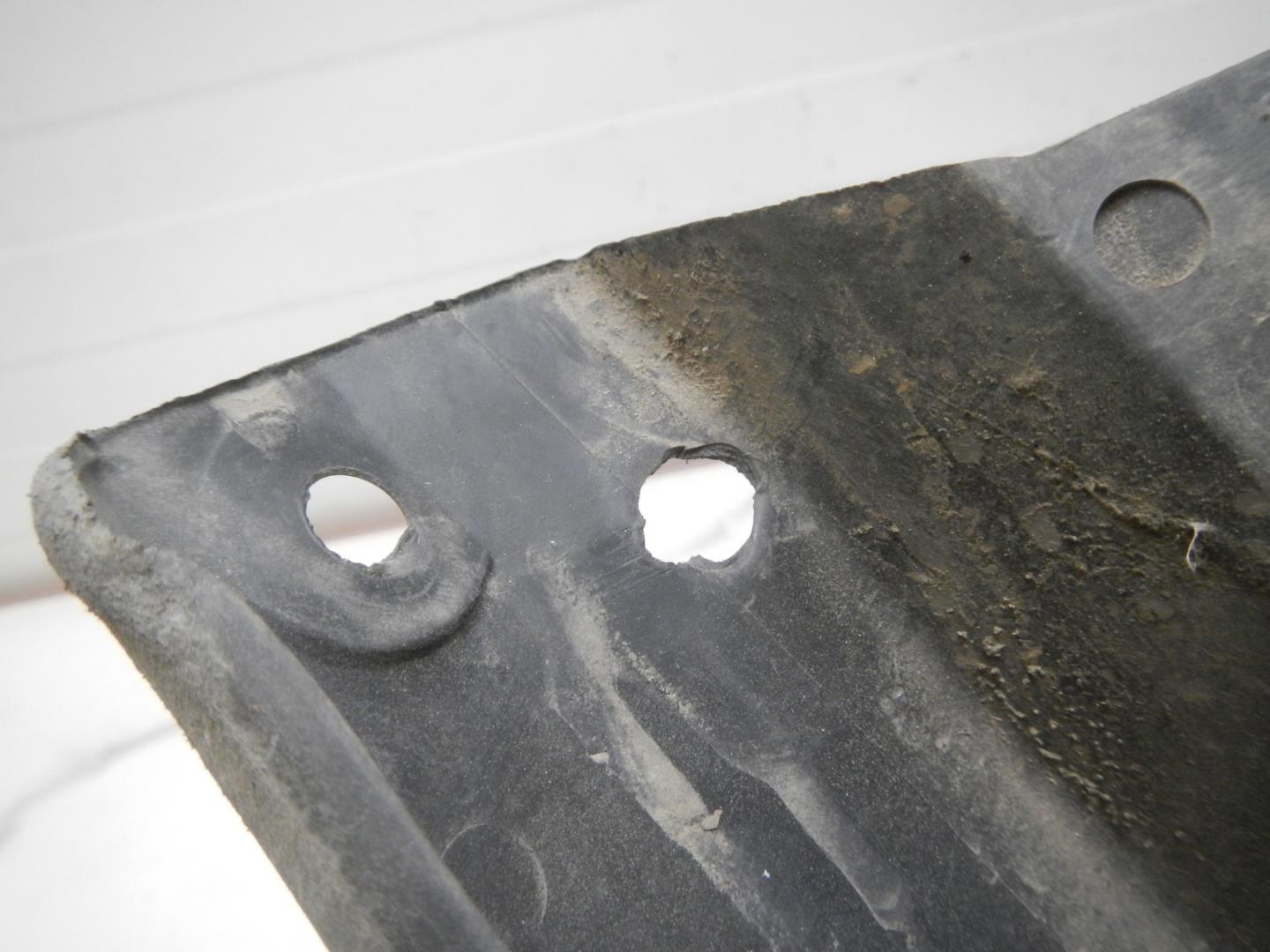 Брызговик задний левый