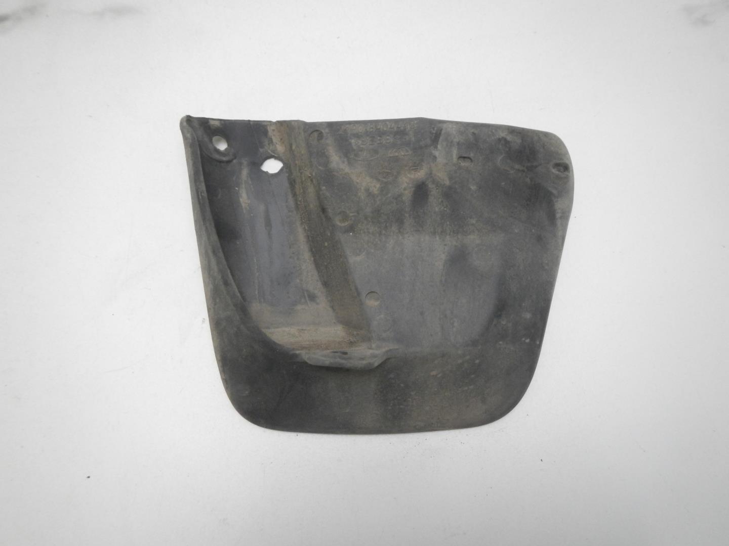 Брызговик задний левый