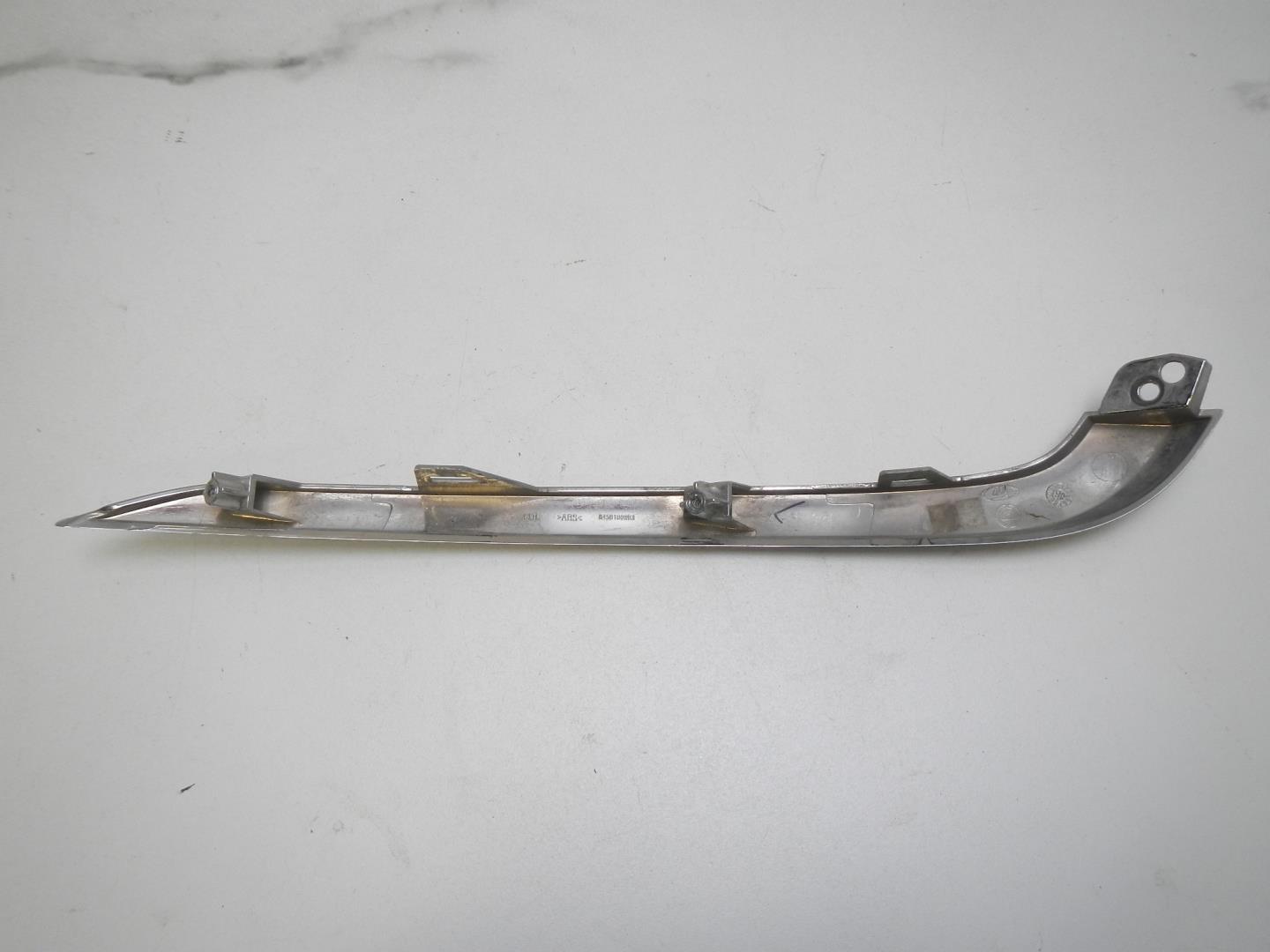 Молдинг переднего бампера левый